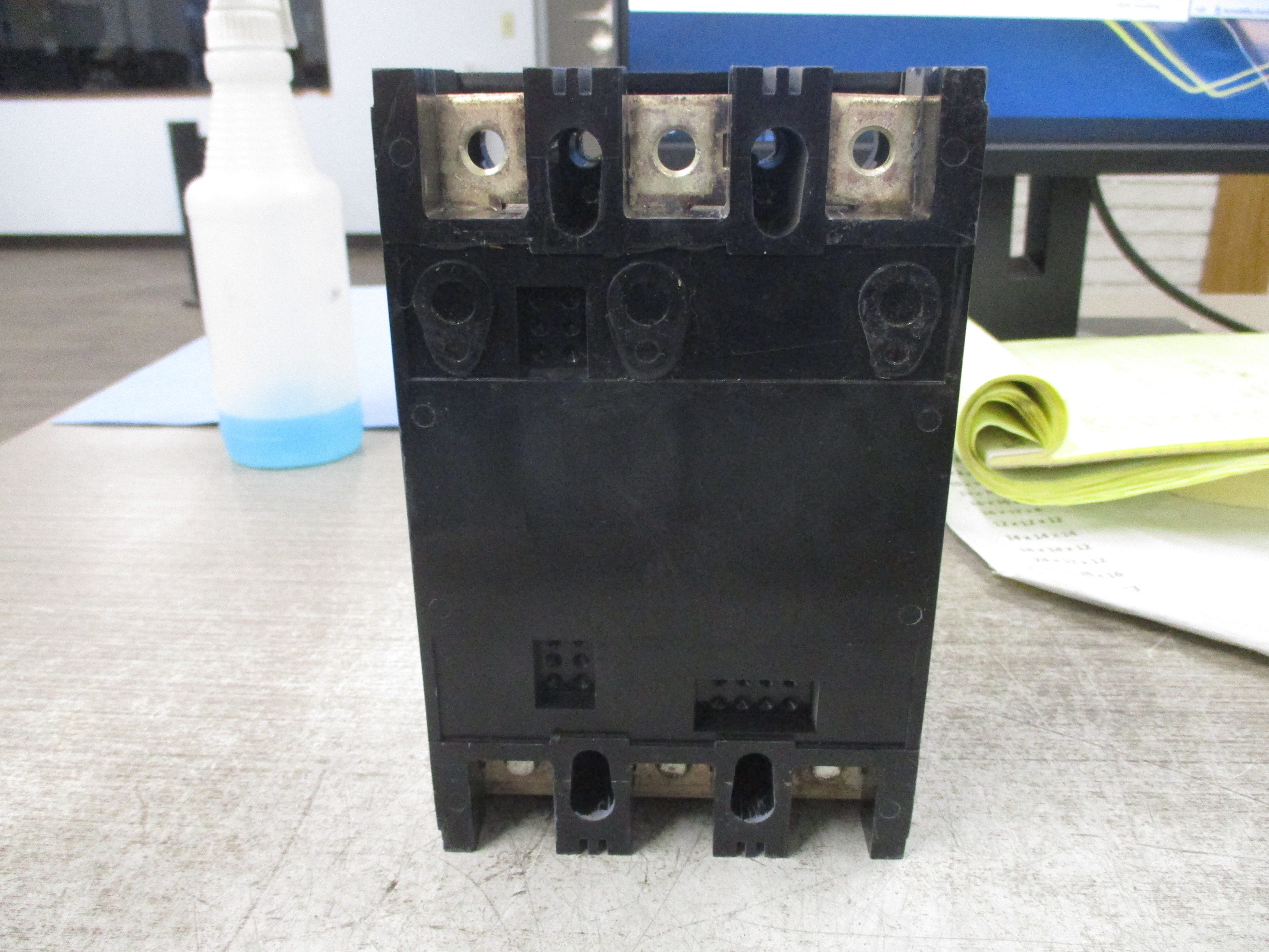 Allen-Bradley Overload Relay 815-DOV16 Ser. K 3P 600V *Broken Mount* Used