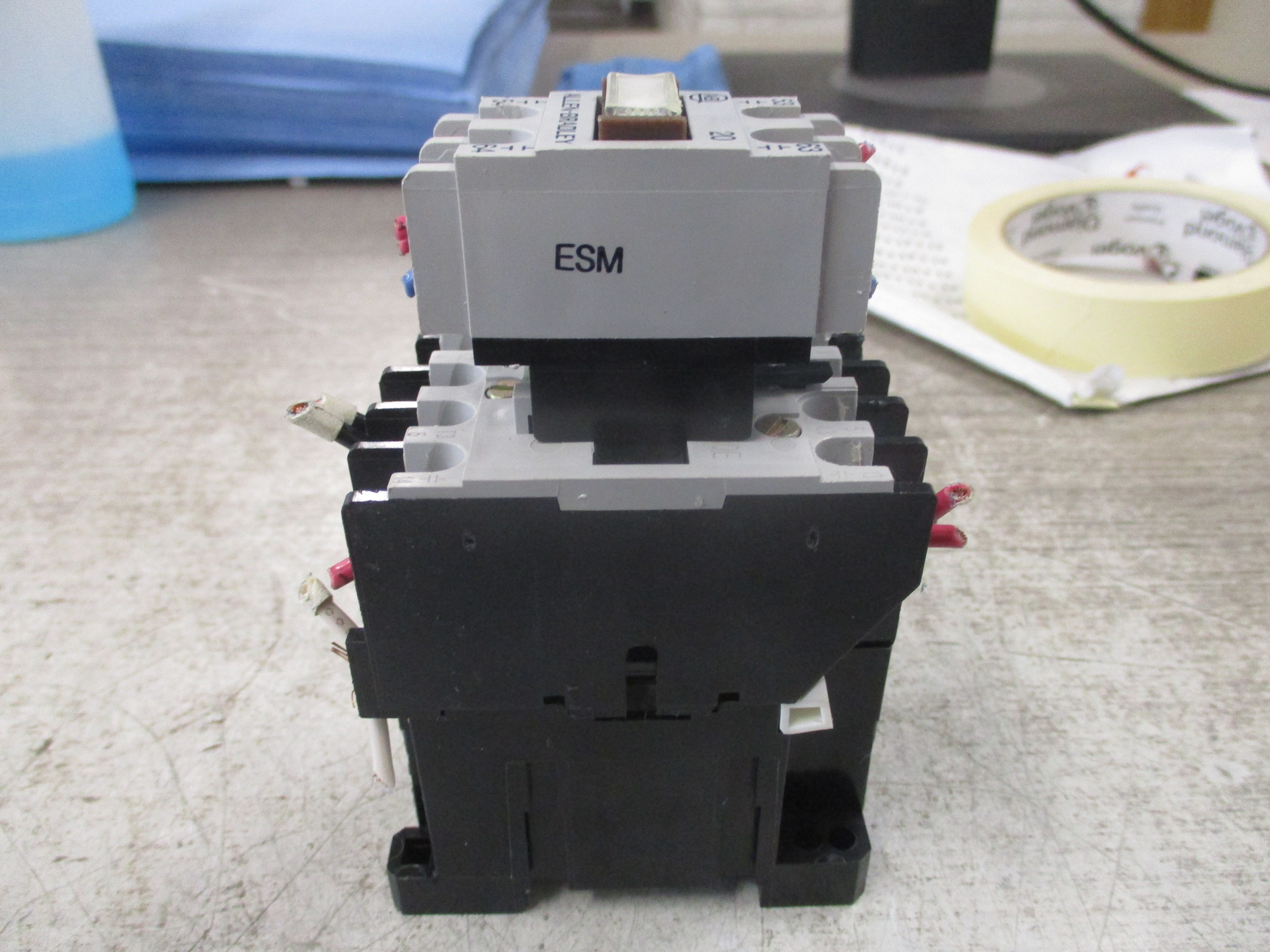 Allen-Bradley Contactor 100-A09ND3 Ser.B 120V Coil 9A 600V W/Aux Contact Block Used