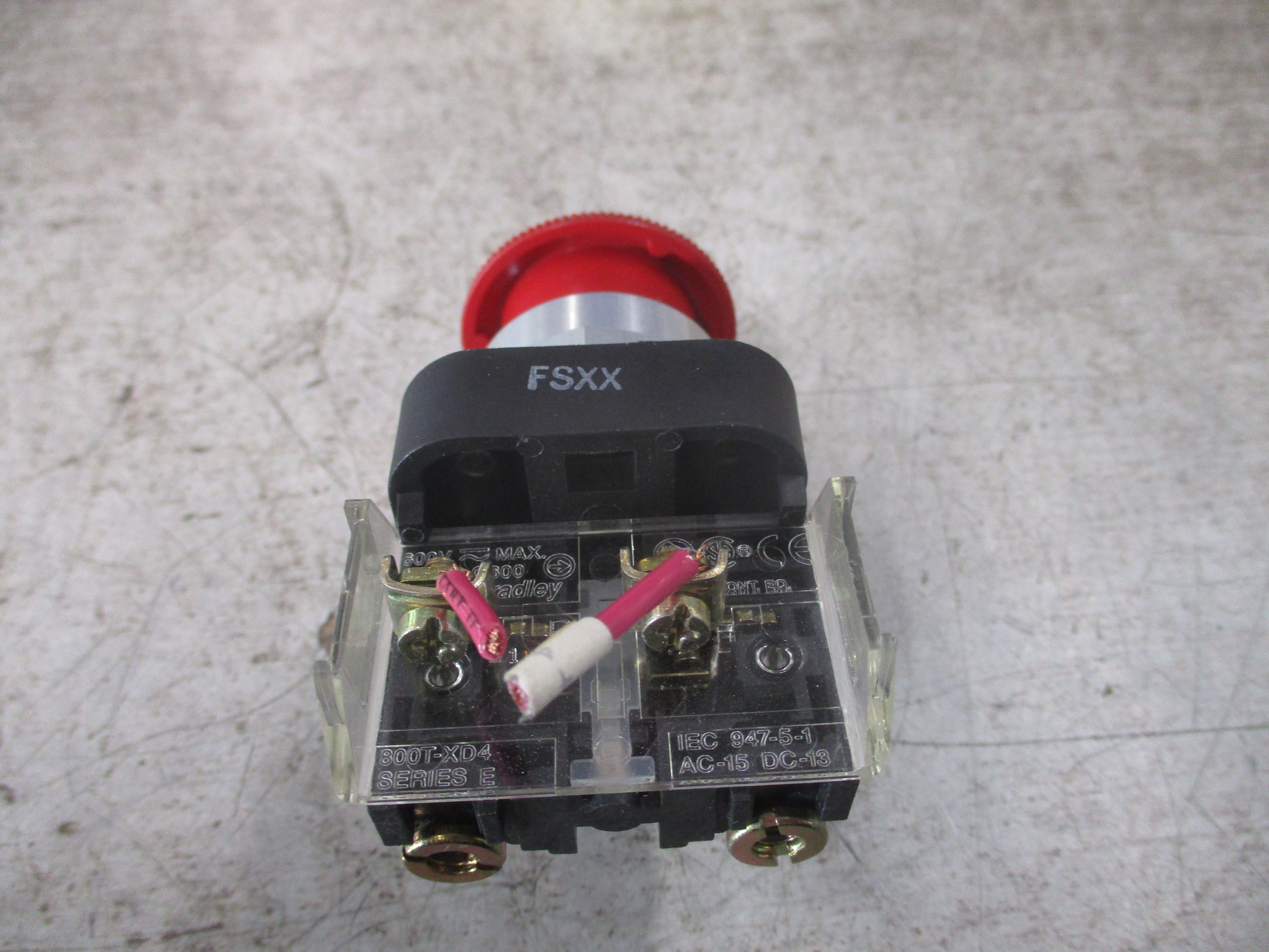 Allen-Bradley E-Stop Button 800T-FXT D4 Ser. T Type 4,13 Used