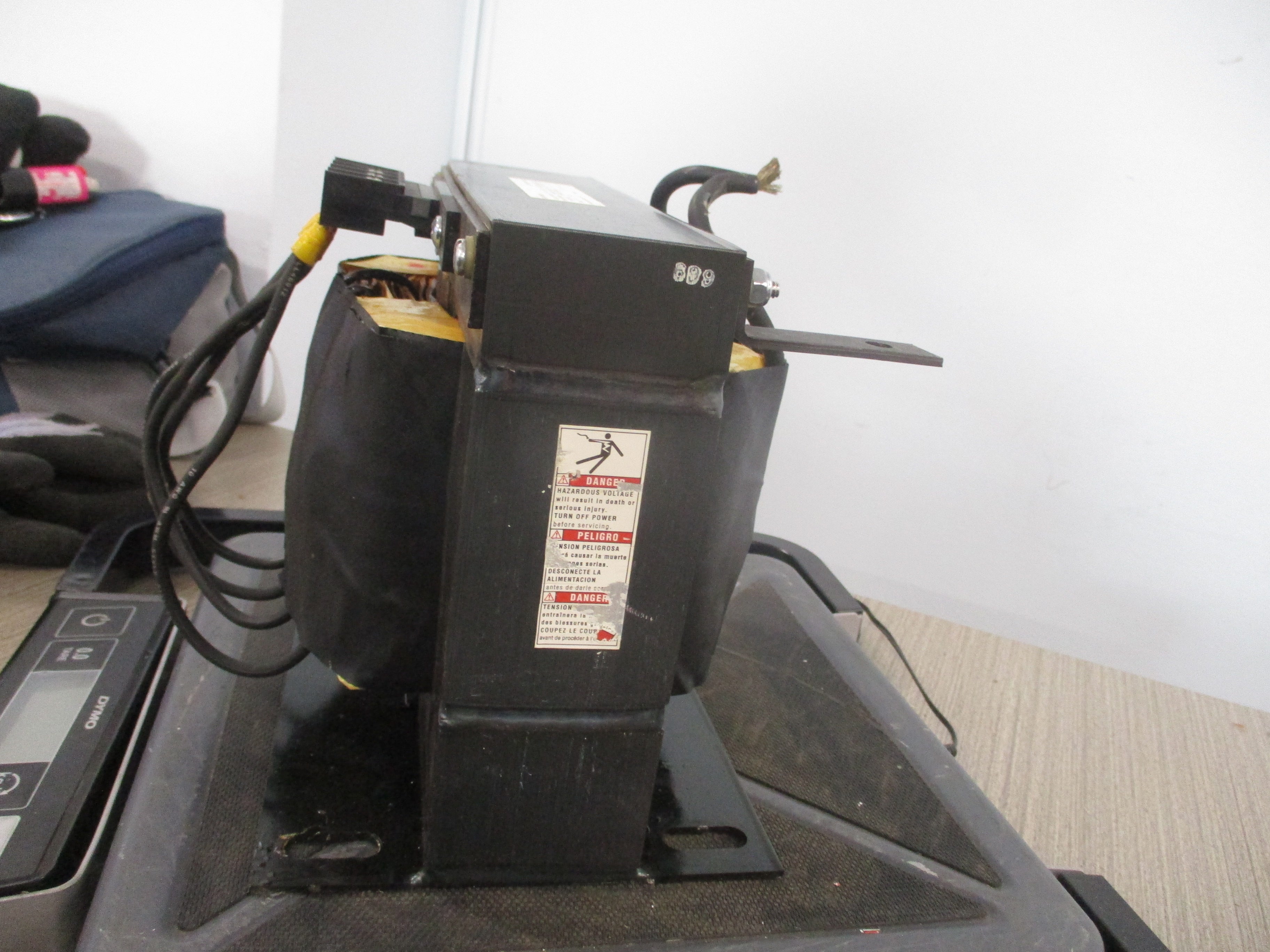 Square D Transformer 9070T3000D1 3KVA Pri: 240/480V Sec: 120V 50/60Hz Used