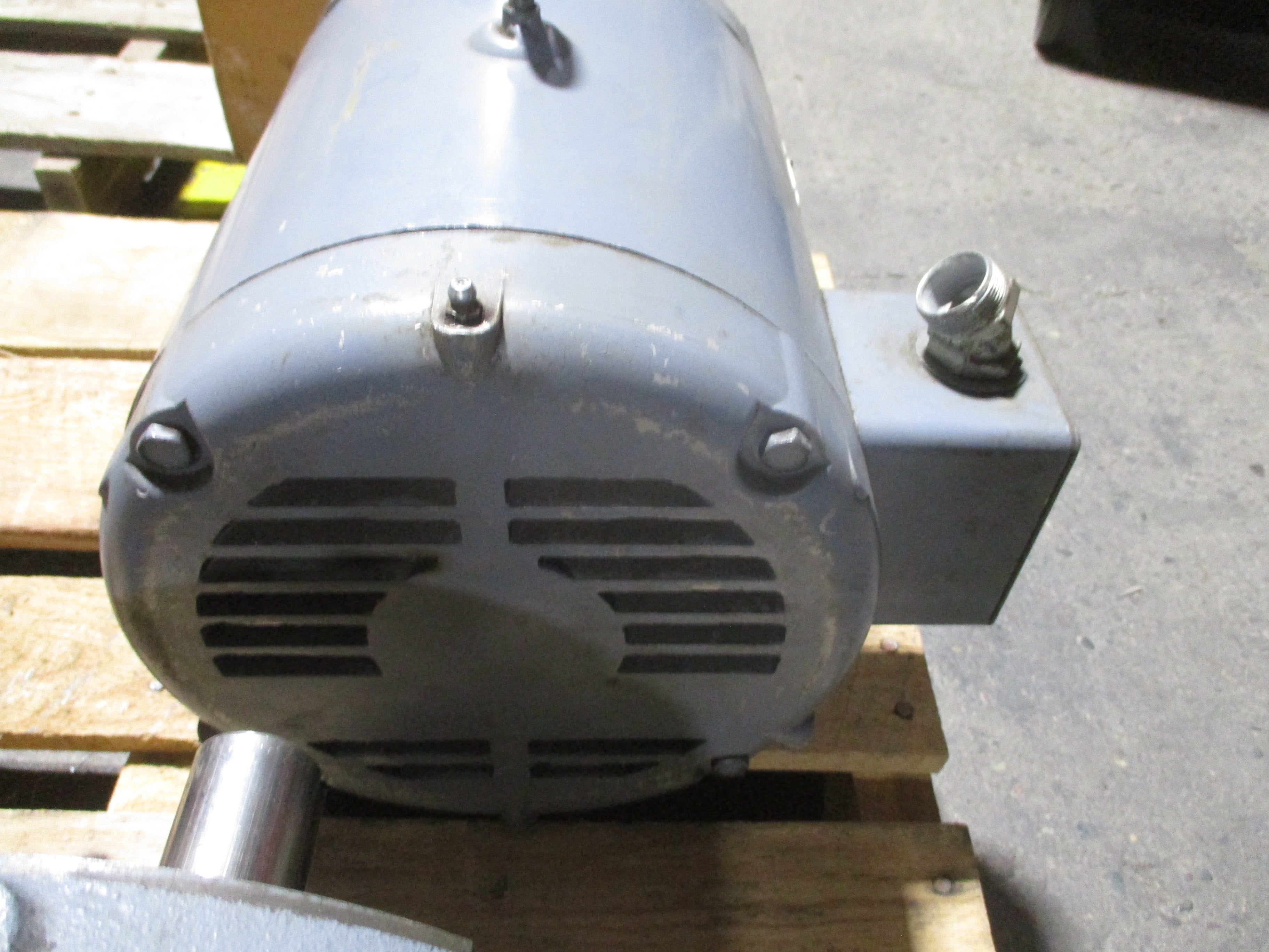Baldor Motor CM3313T 10HP 208-230/460V 30-28/14A 1800RPM 60Hz 3Ph Frame: 215TC