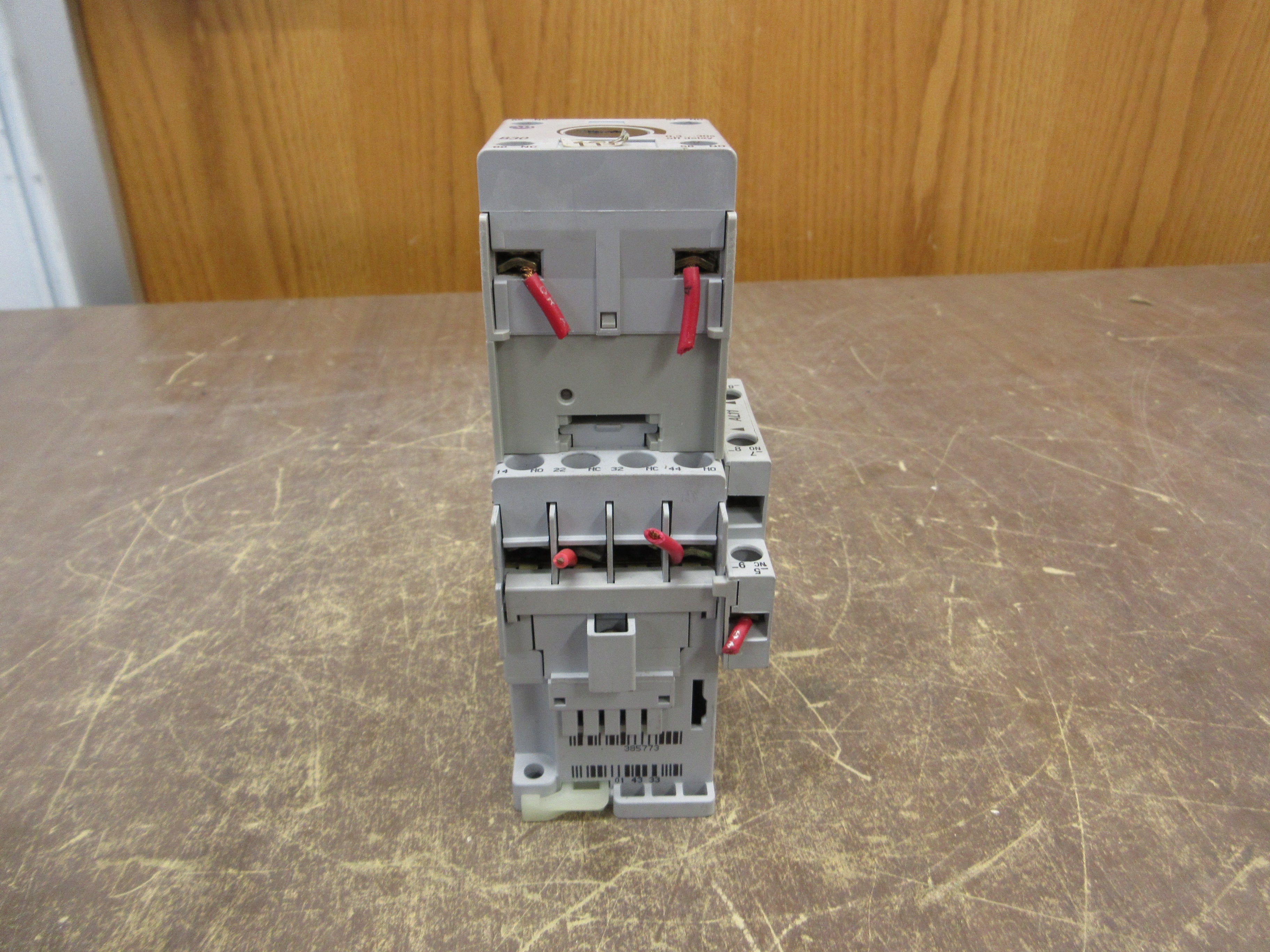 Allen-Bradley Timing Relay 700-CFZ1330D 120V Coil Range: 0.3 - 30 Sec Used