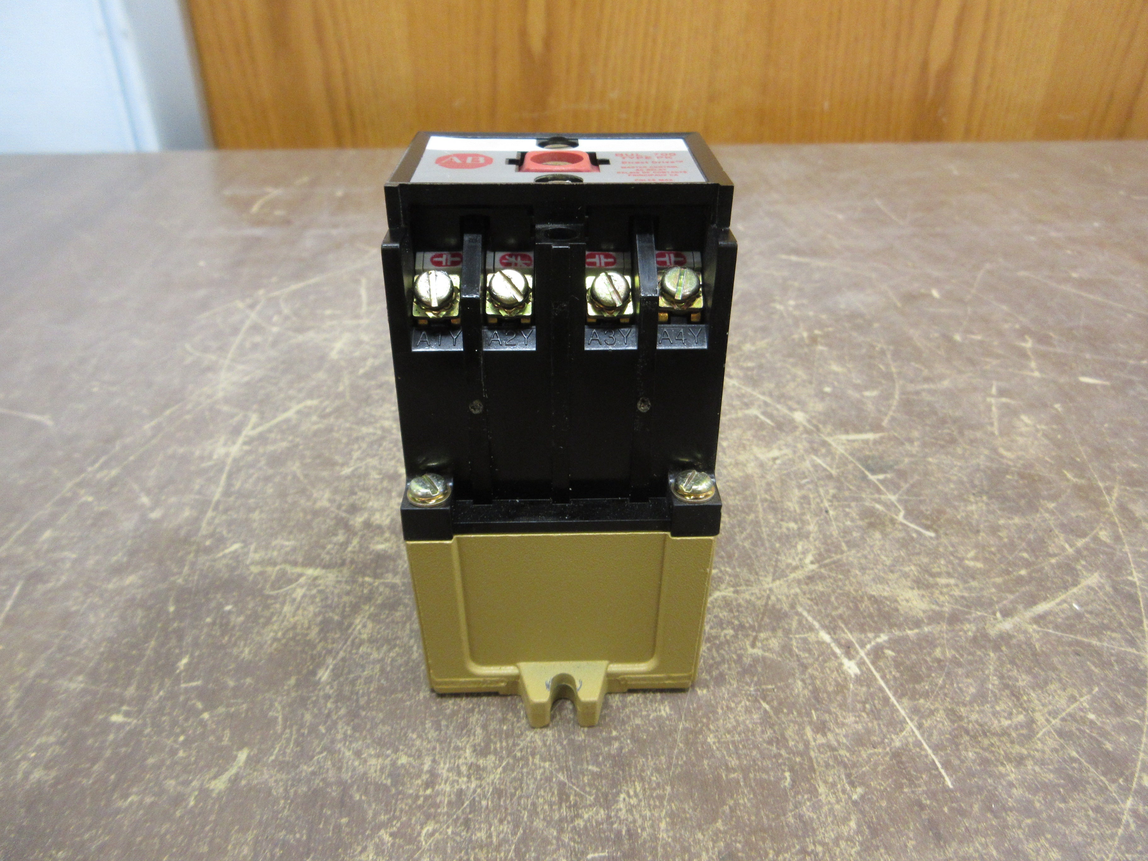 Allen-Bradley Type PK AC Relay 700-PK400A1 Ser. B 115-120V Coil Used