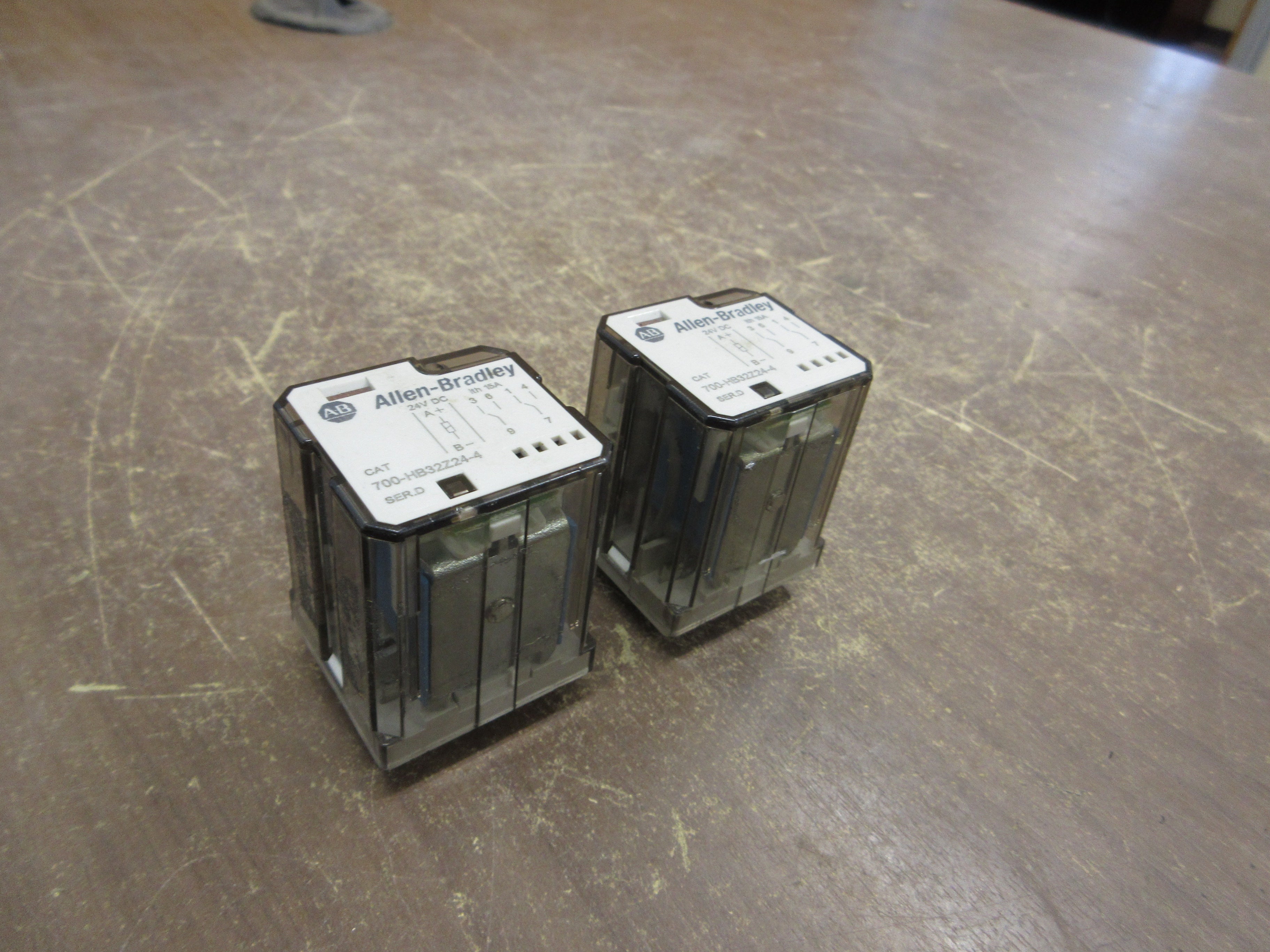 Allen-Bradley Relay 700-HB32Z24-4 Ser. D 24VDC Coil *Lot of 2* Used