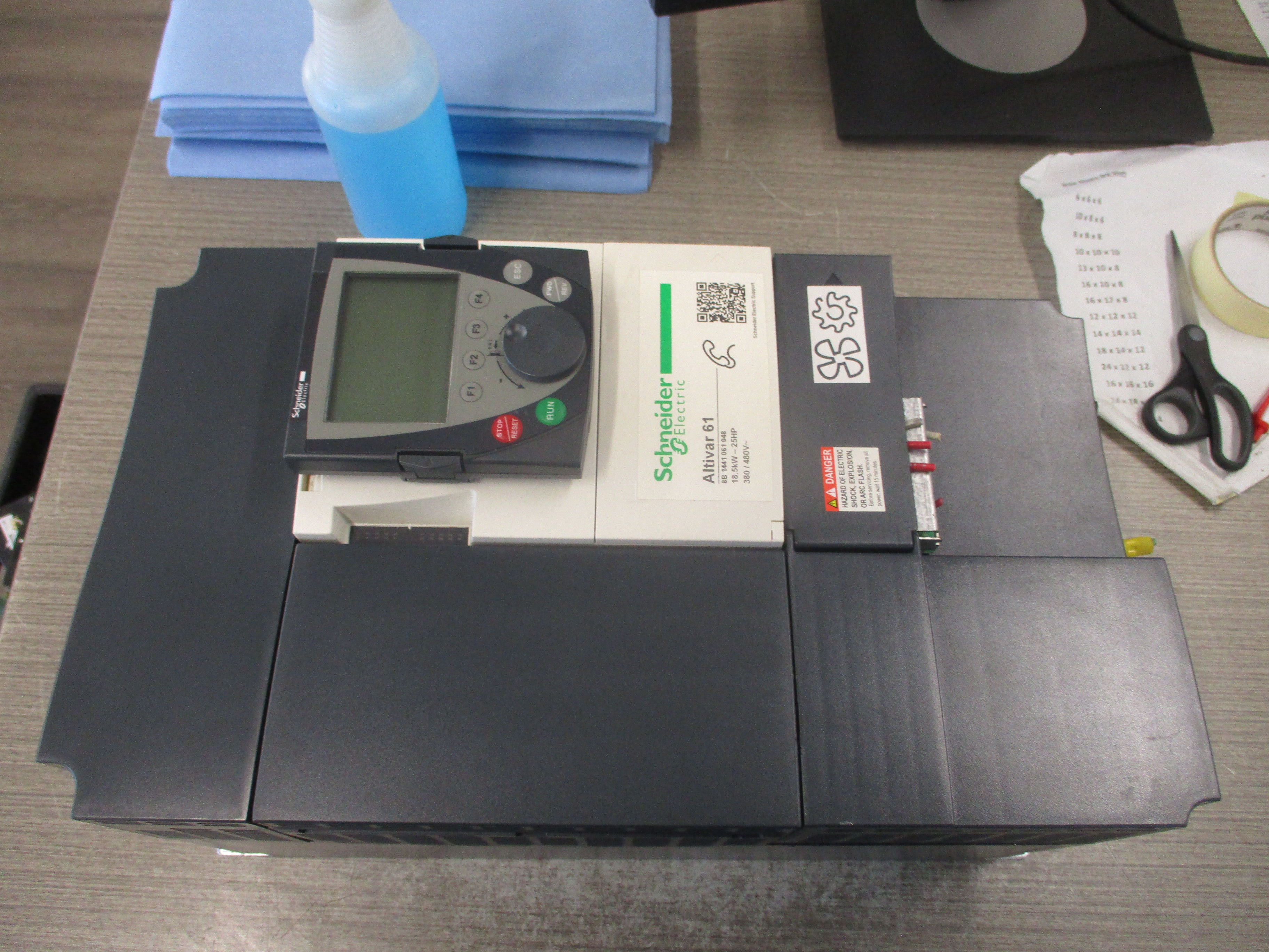 Schneider Electric Altivar 61 AC Drive ATV61HD18N4 25HP 3Ph Input: 380-480V