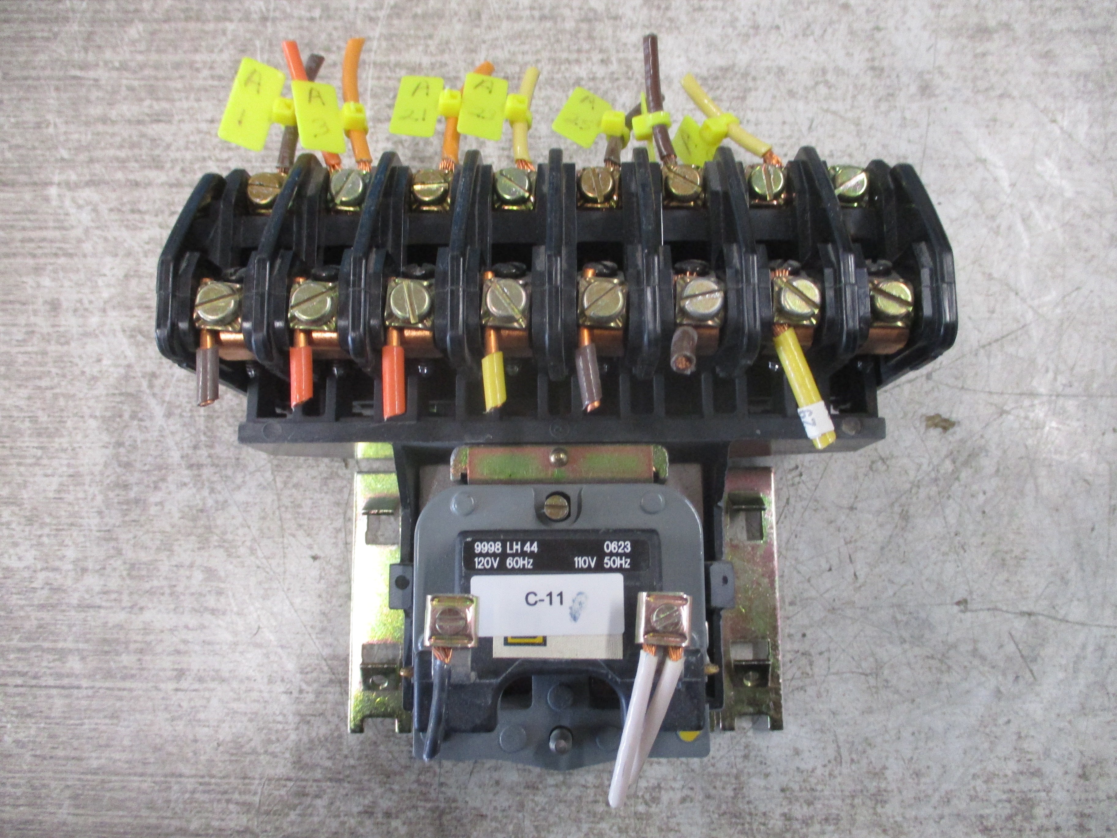 Square D Lighting Contactor 8903 L008 Ser. C 120V Coil 20A 600V Used