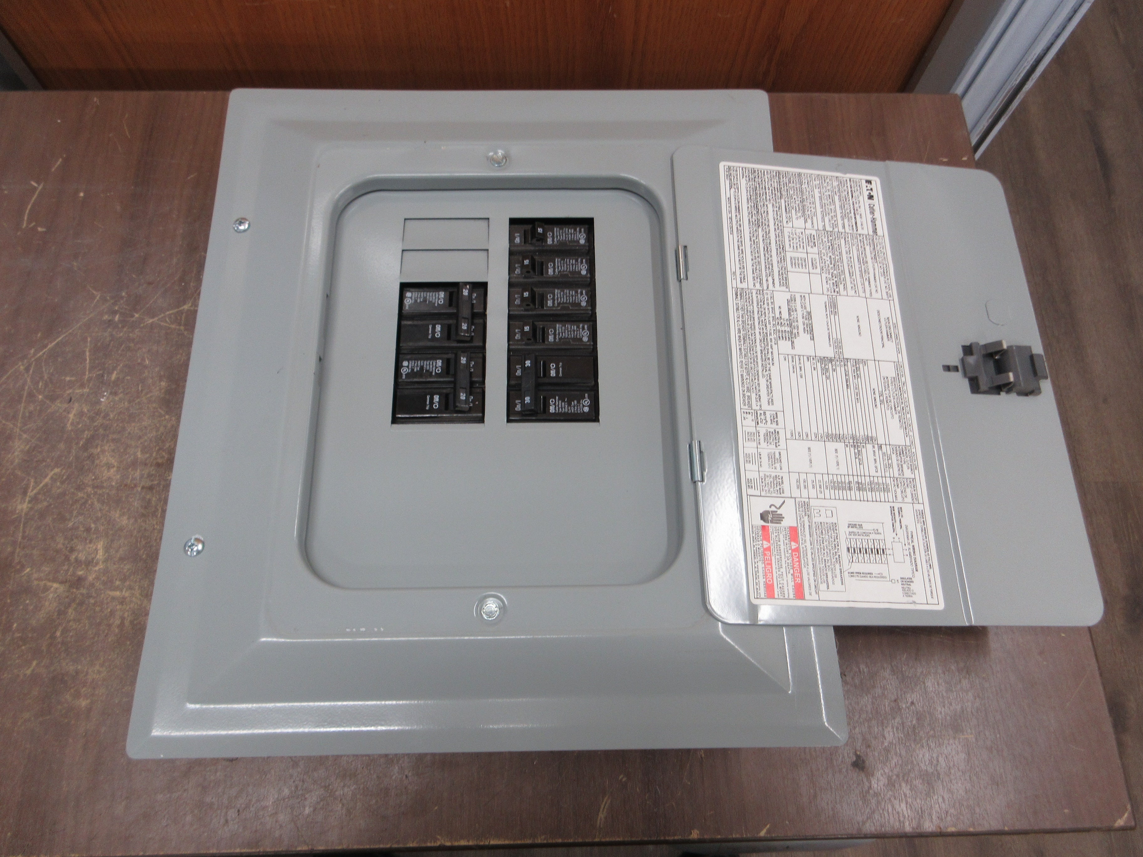Eaton Main Lug Breaker Panel 125A Max 120/240VAC 1Ph 4W 12-Slot Used