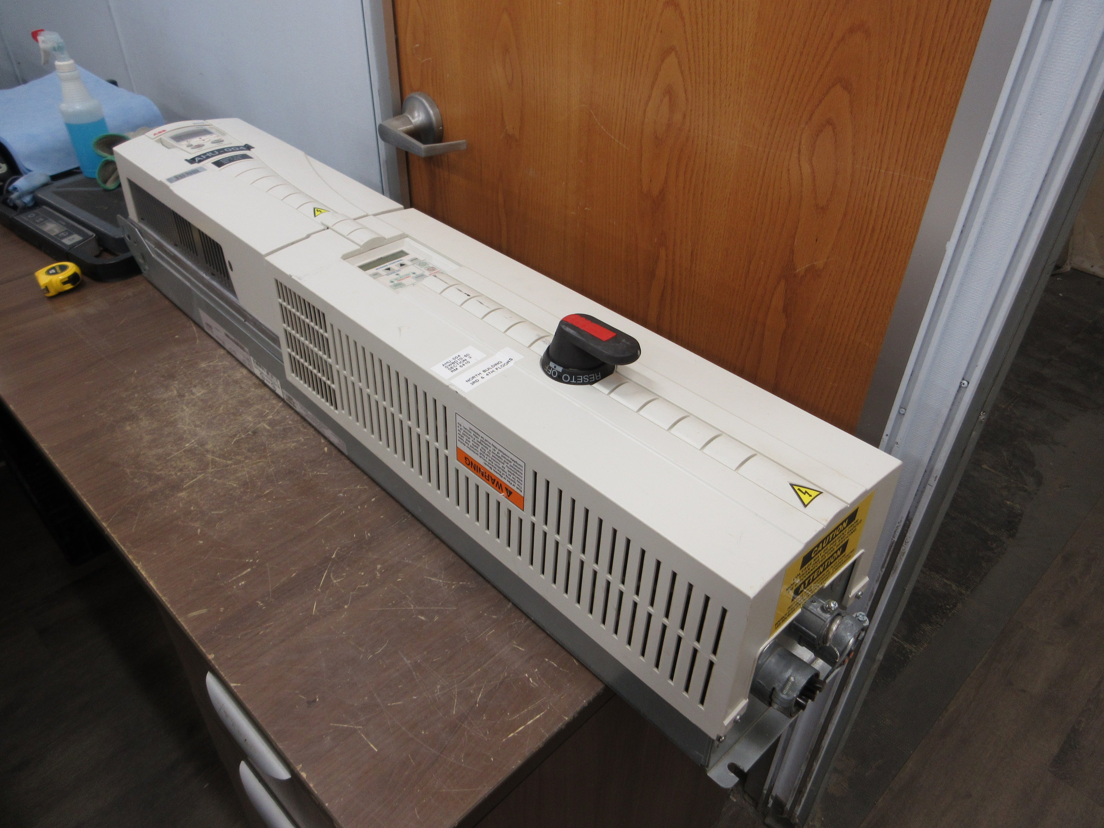ABB ACH550 AC Drive w/ Bypass ACH550-VCR-059A-2+F267 20HP 3Ph w/ Keypad Used