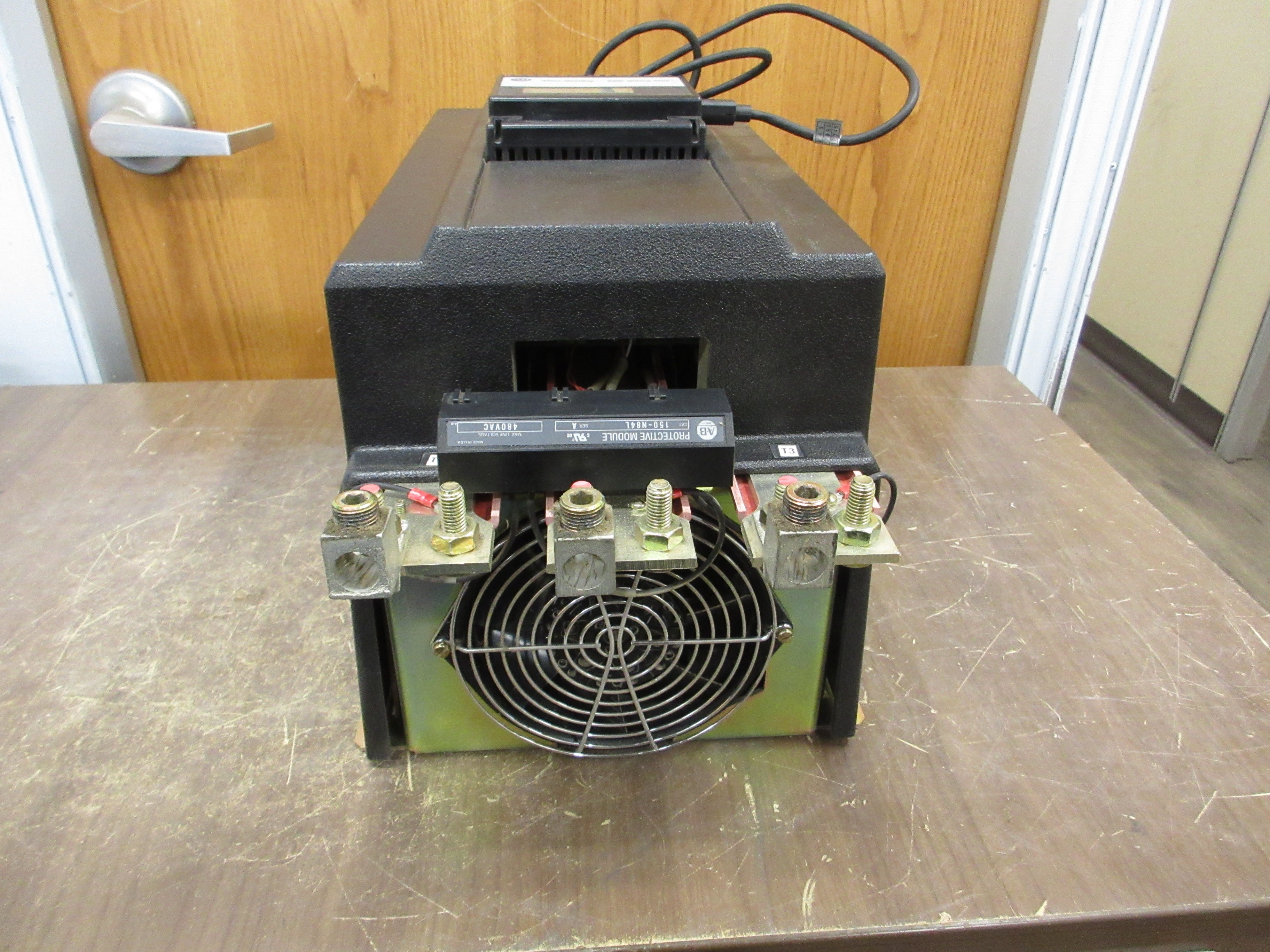 Allen-Bradley SMC Dialog Plus Soft Start 150-B180NBD Ser. A 208-480V 150HP 180A
