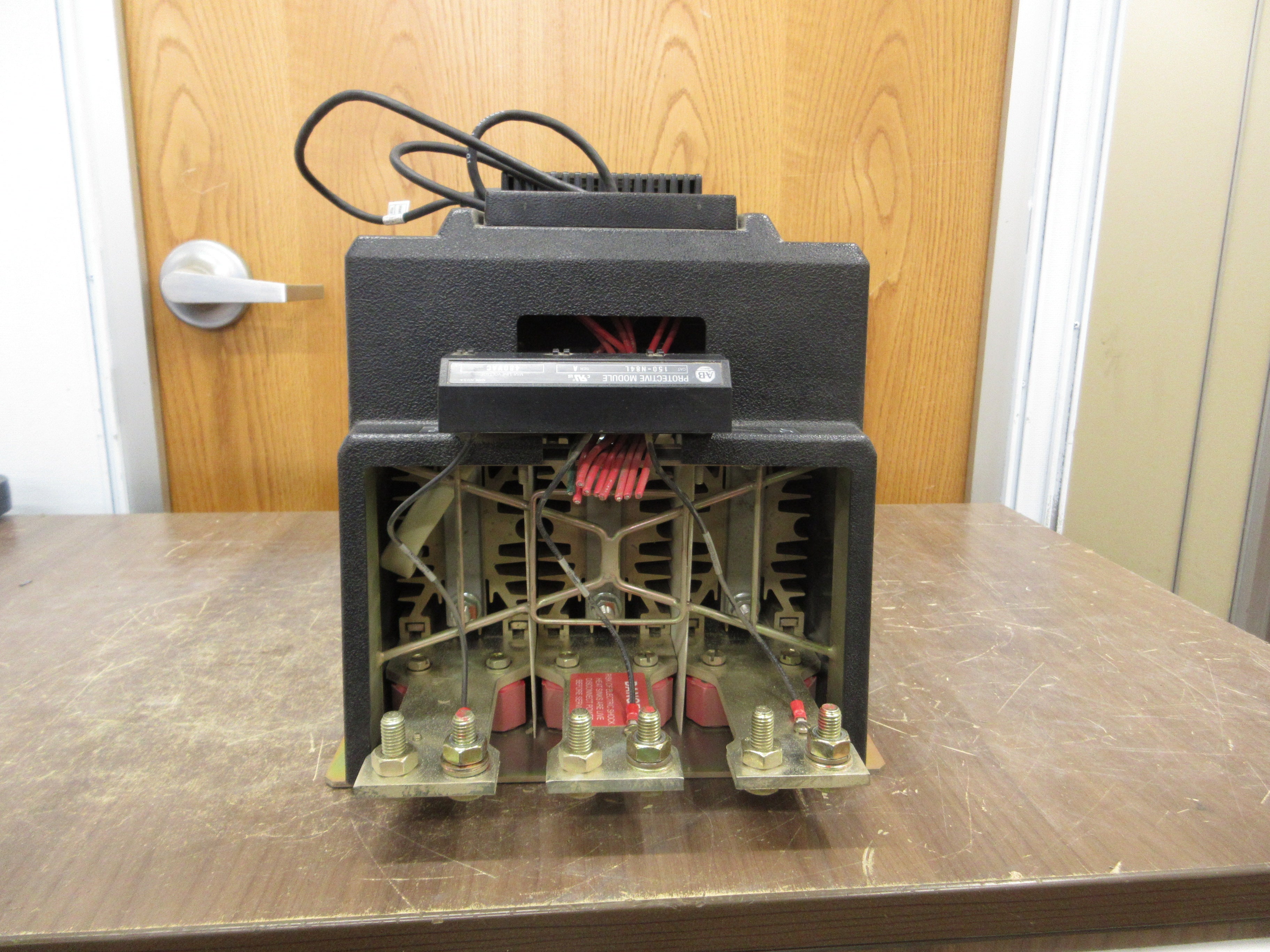 Allen-Bradley SMC Dialog Plus Soft Start 150-B180NBD Ser. A 208-480V 150HP 180A