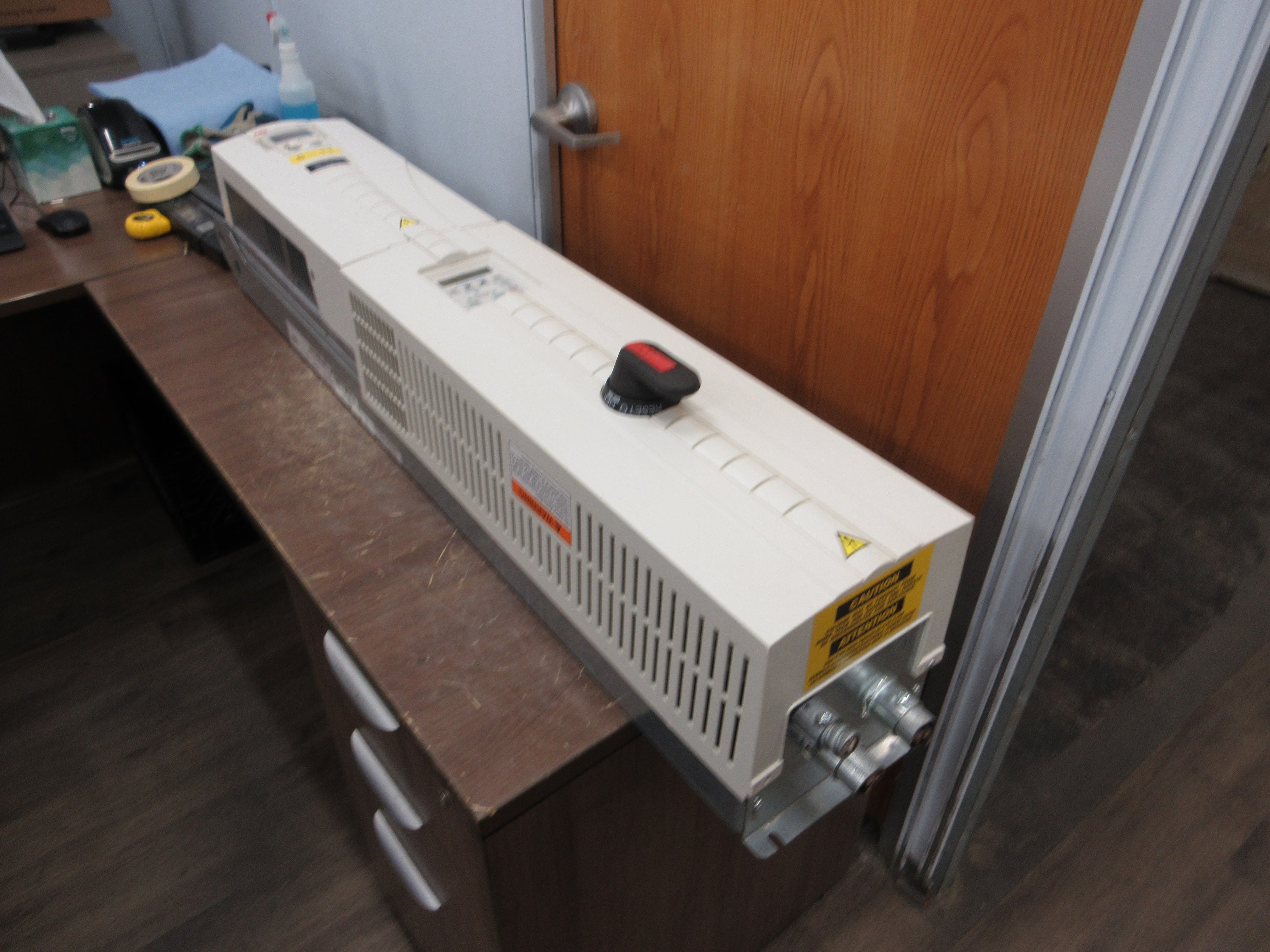 ABB ACH550 AC Drive w/Bypass ACH550-VCR-059A-2+F267 20HP 3Ph w/ Keypad Used