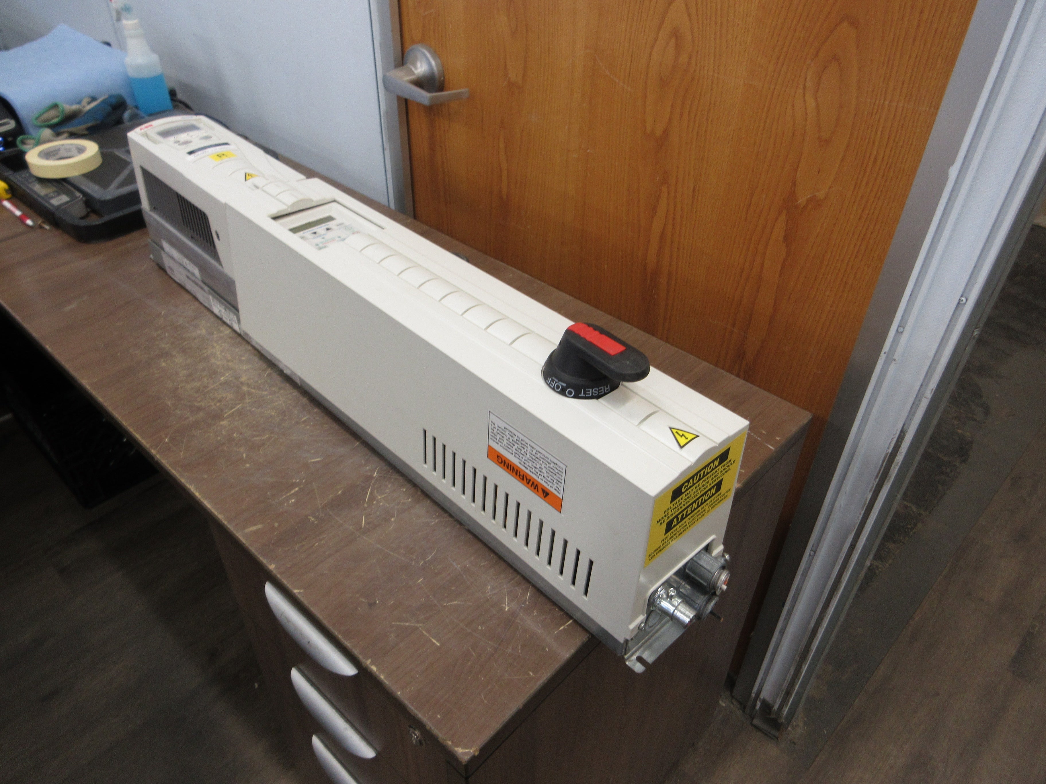 ABB ACH550 AC Drive w/ Bypass ACH550-VCR-07A5-2+F267 2HP 3Ph w/ Keypad Used