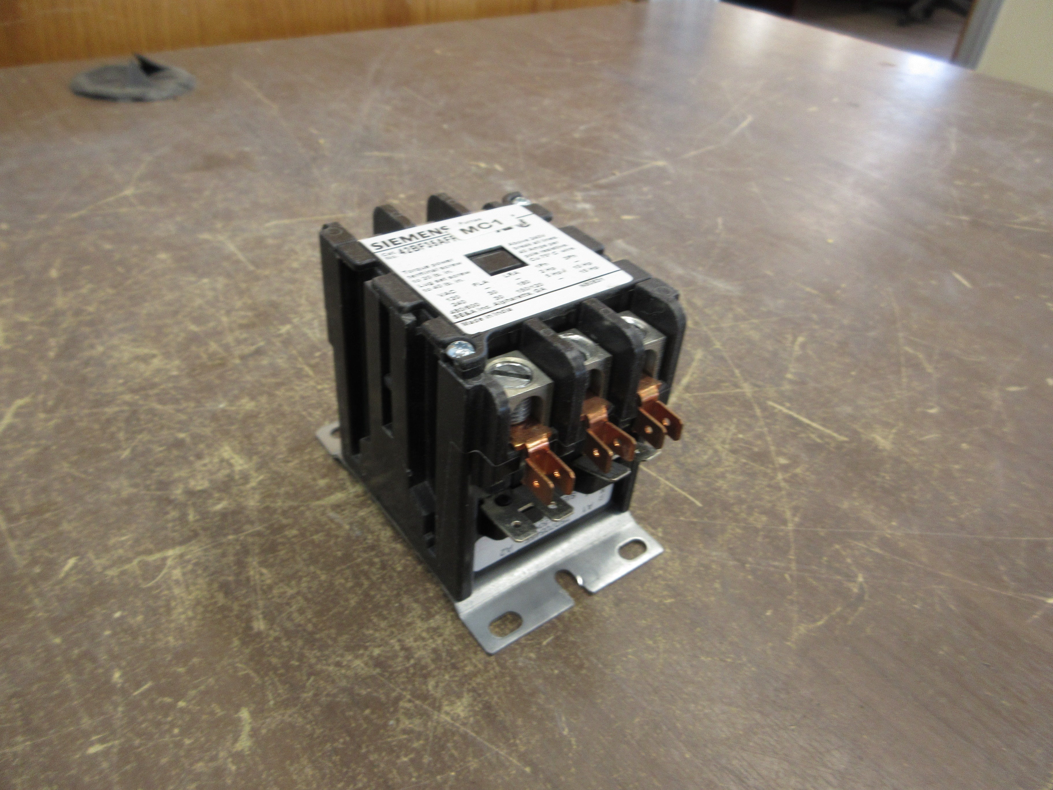 Siemens Contactor 42BF35AFR 120V Coil 30A 600V Used