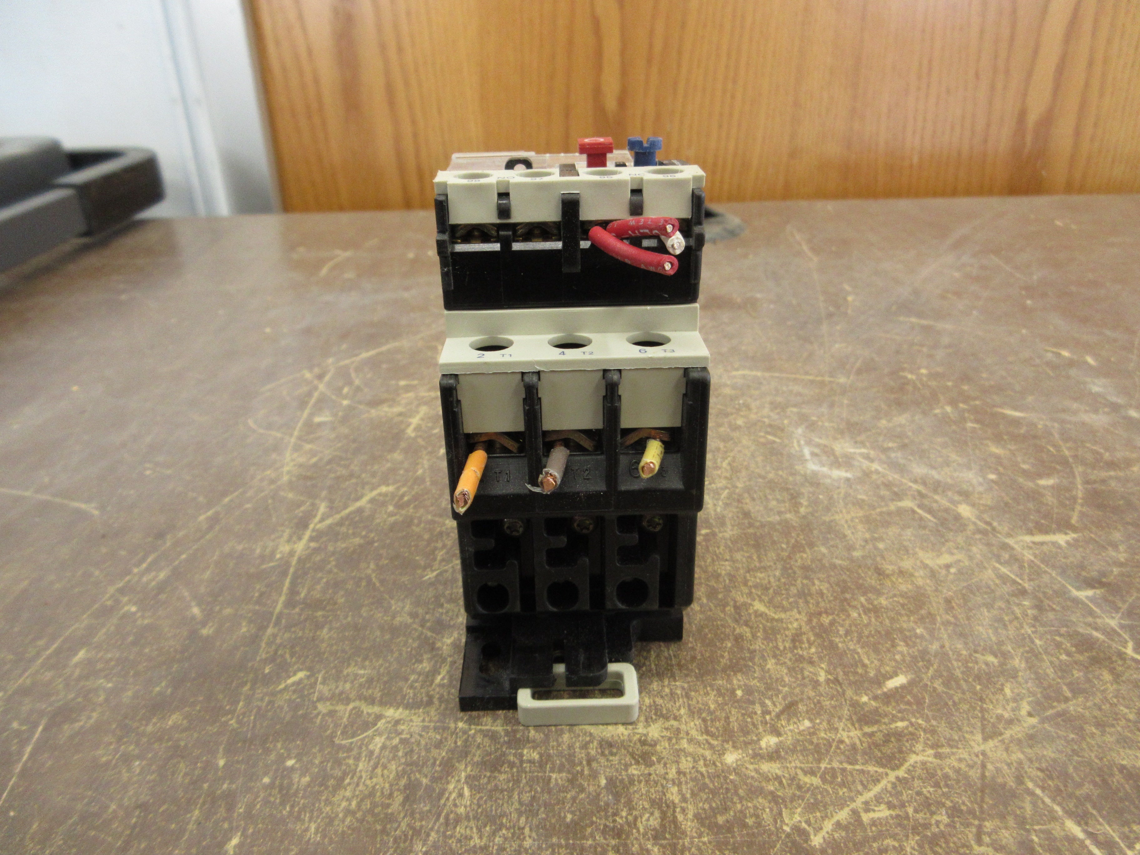 Telemecanique Solid State Overload LR2 D1307 Trip: 1.6-2.5A w/ DIN-Rail Adapter