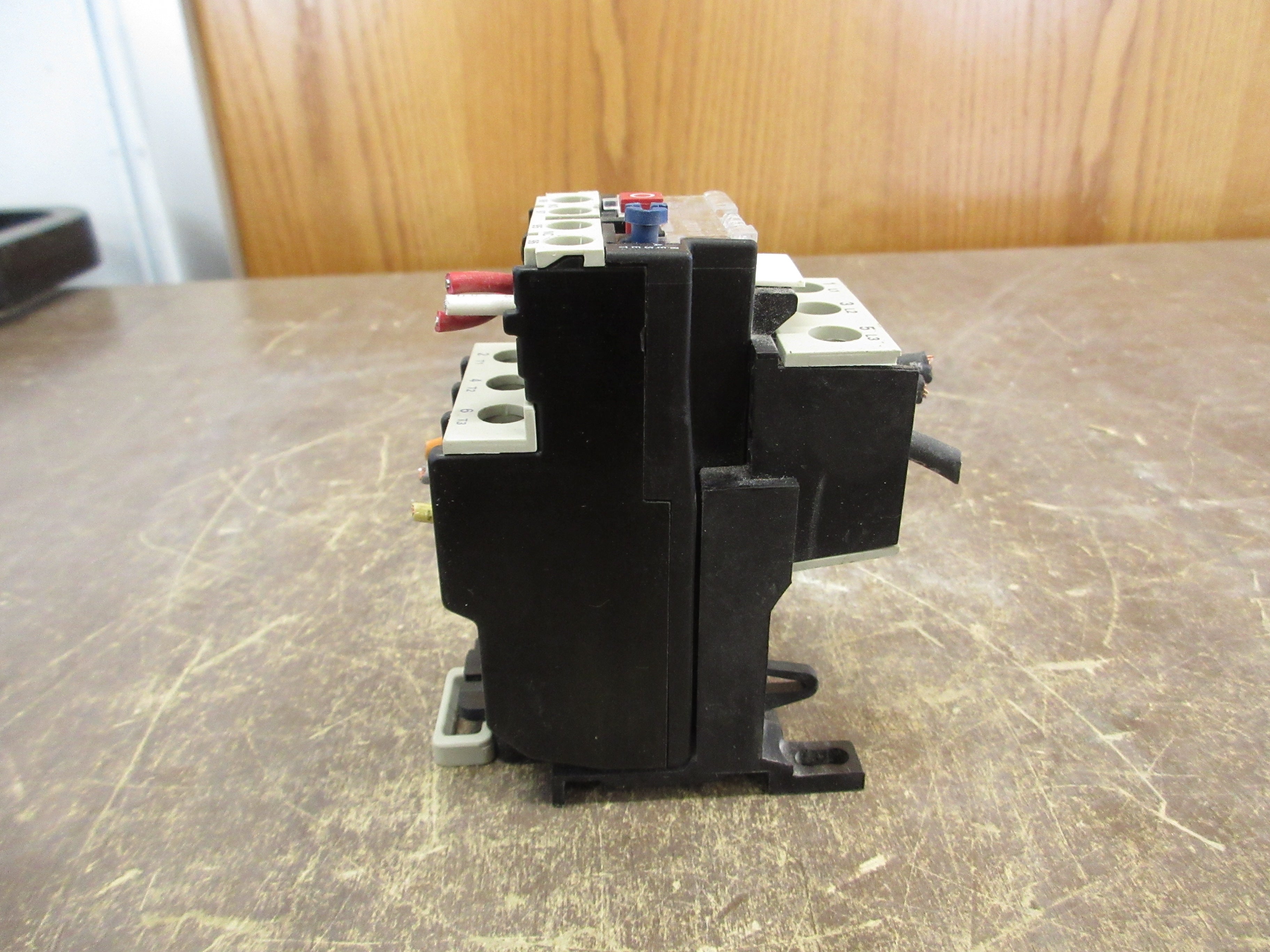 Telemecanique Solid State Overload LR2 D1307 Trip: 1.6-2.5A w/ DIN-Rail Adapter