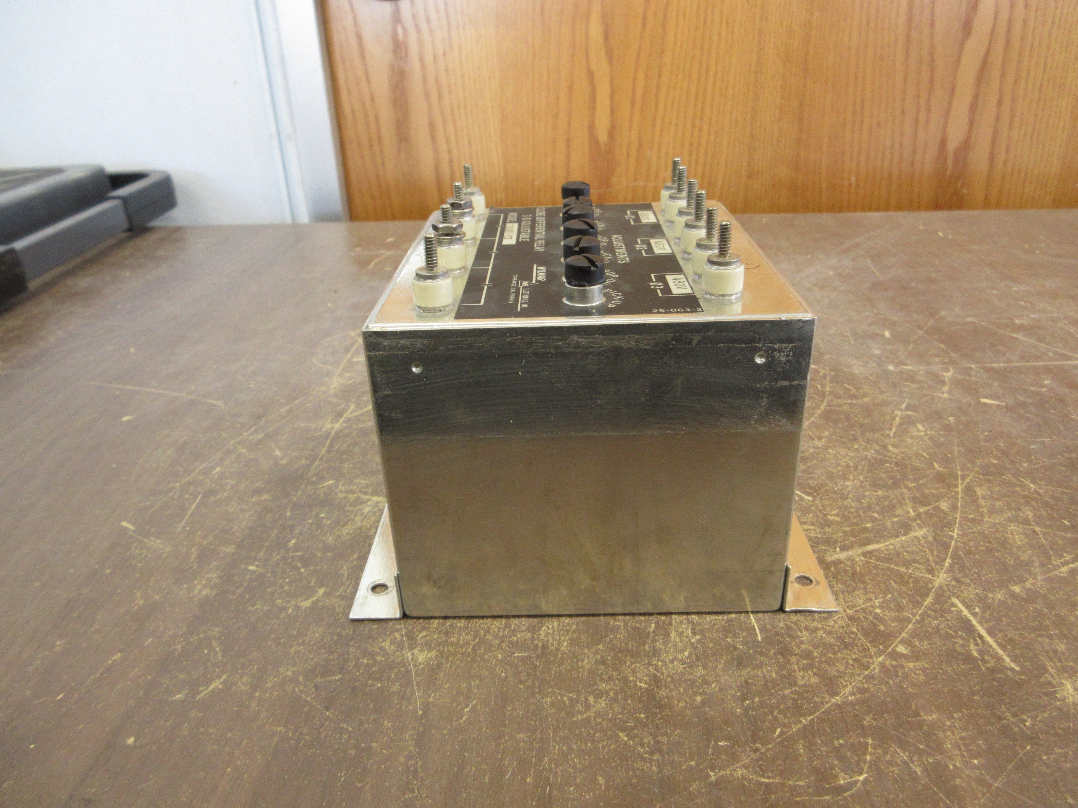 Wilmar Close Differential Relay D101-7X 480V 3Ph Adjustable Used