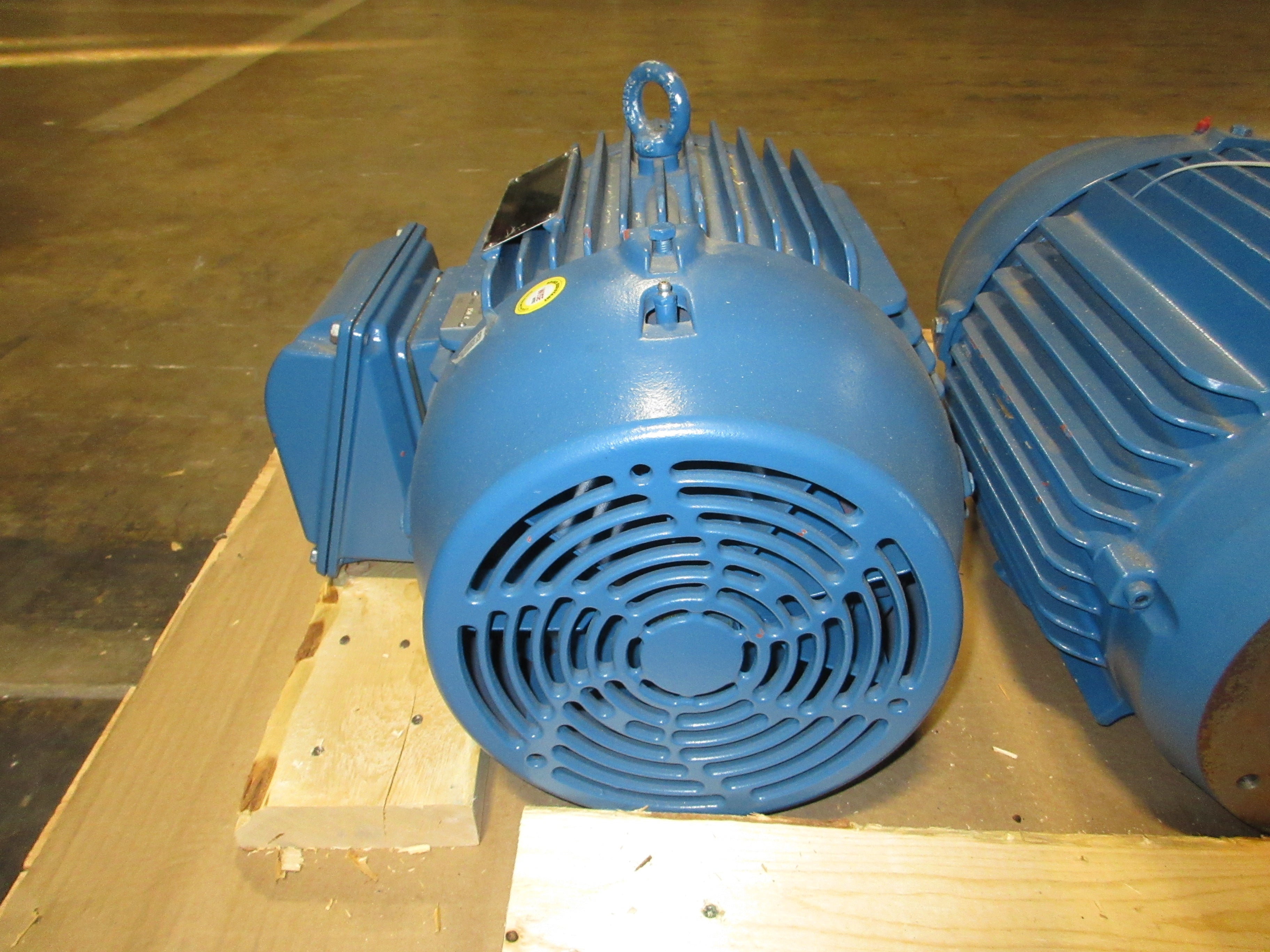 WEG Inverter Motor 00409ET3Y160M-W22 5.5HP 900RPM 460V 8.17A 60Hz New Surplus