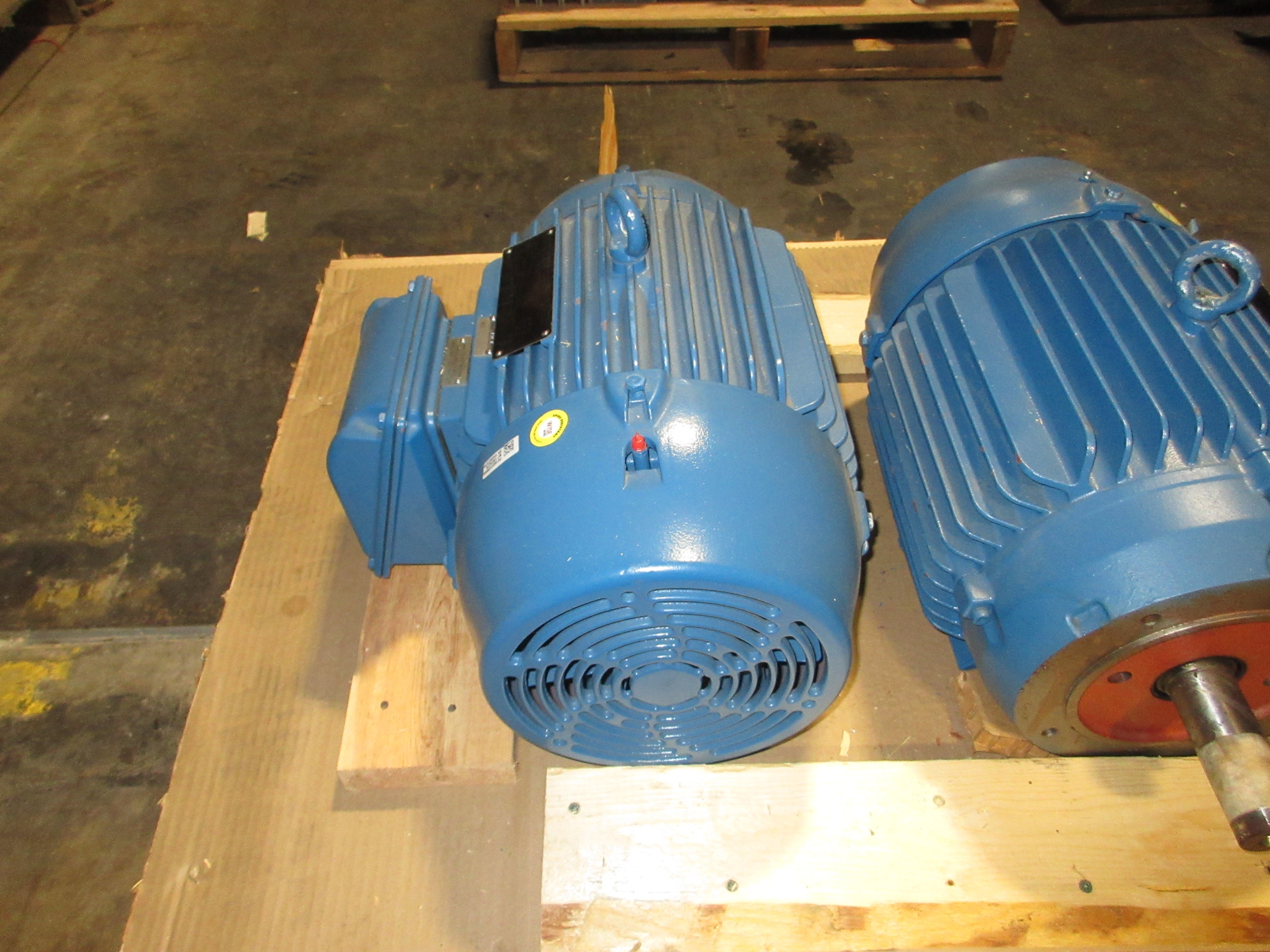 WEG Inverter Motor 00409ET3Y160M-W22 5.5HP 900RPM 460V 8.17A 60Hz New Surplus