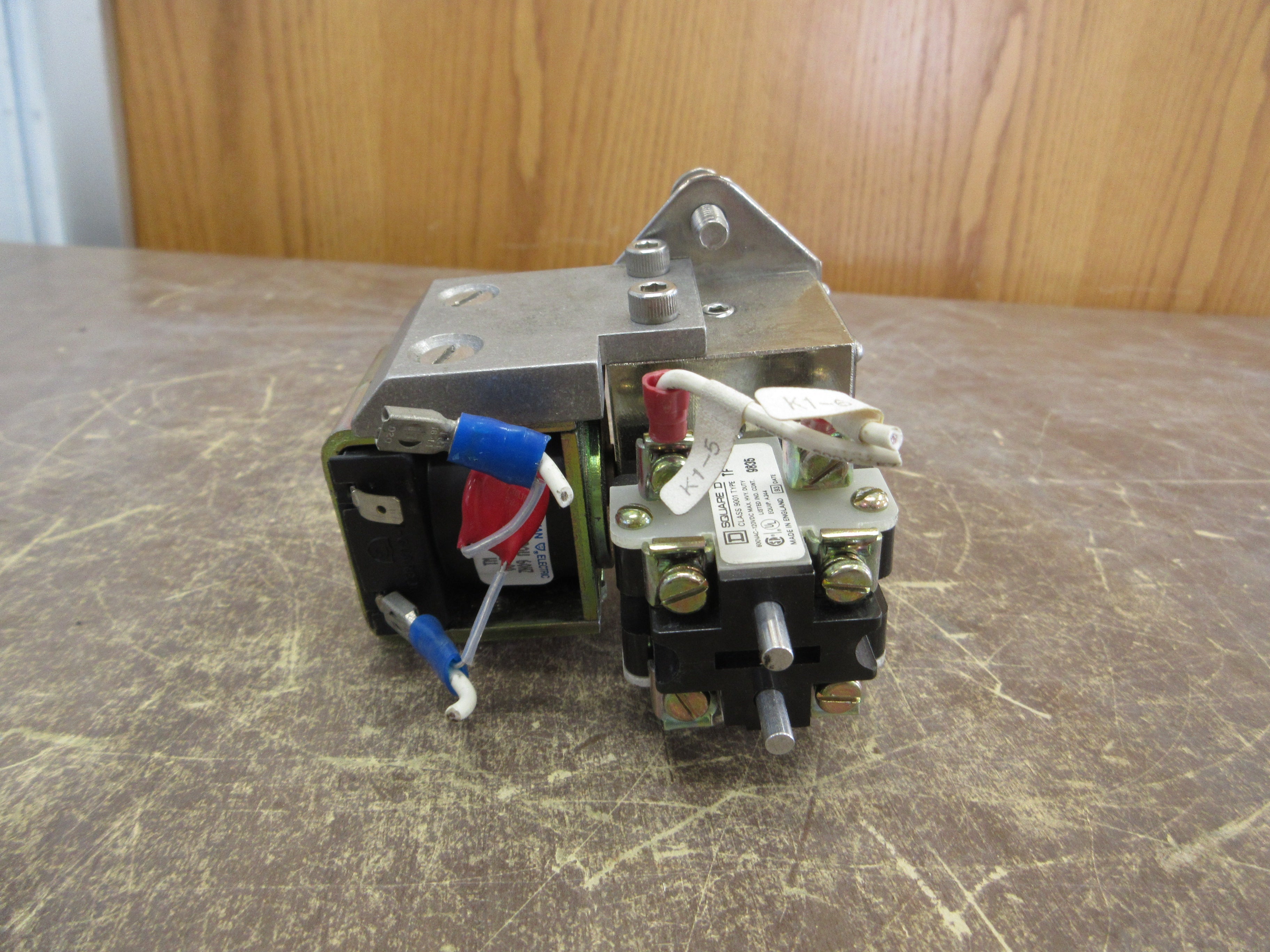 Superior Safety Interlock Switch S105840Y 120VAC Used