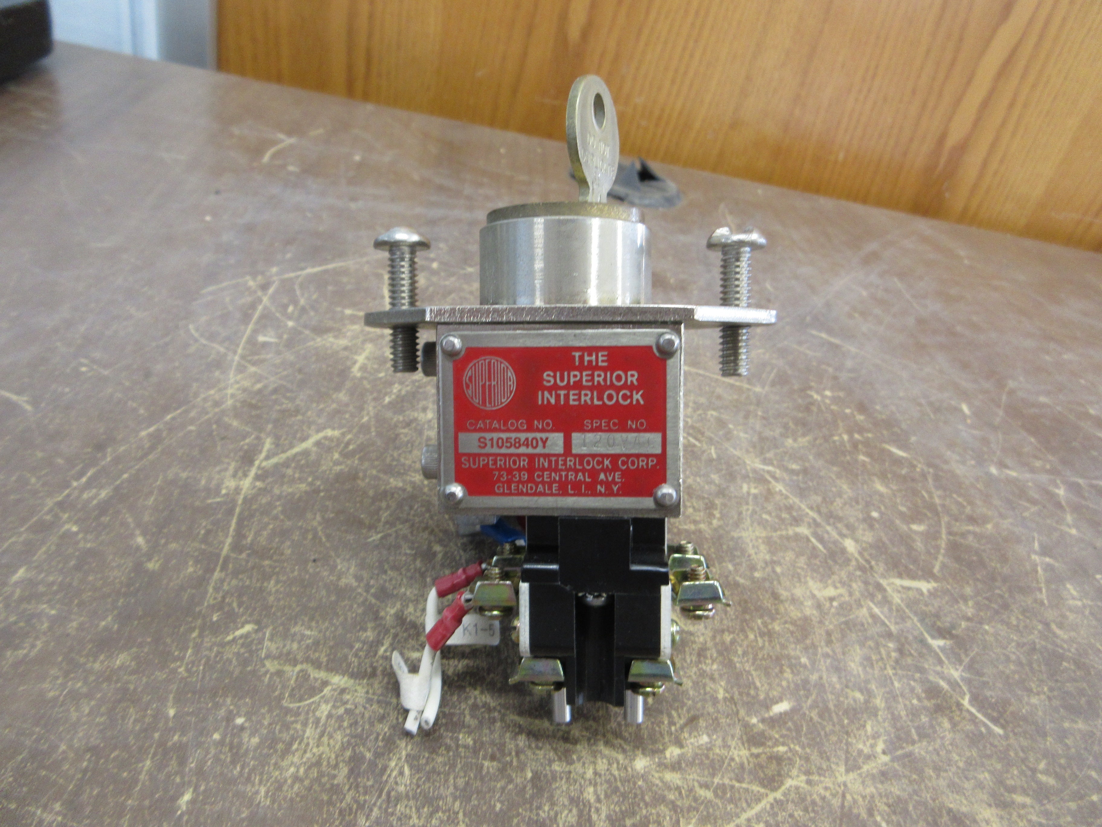 Superior Safety Interlock Switch S105840Y 120VAC Used