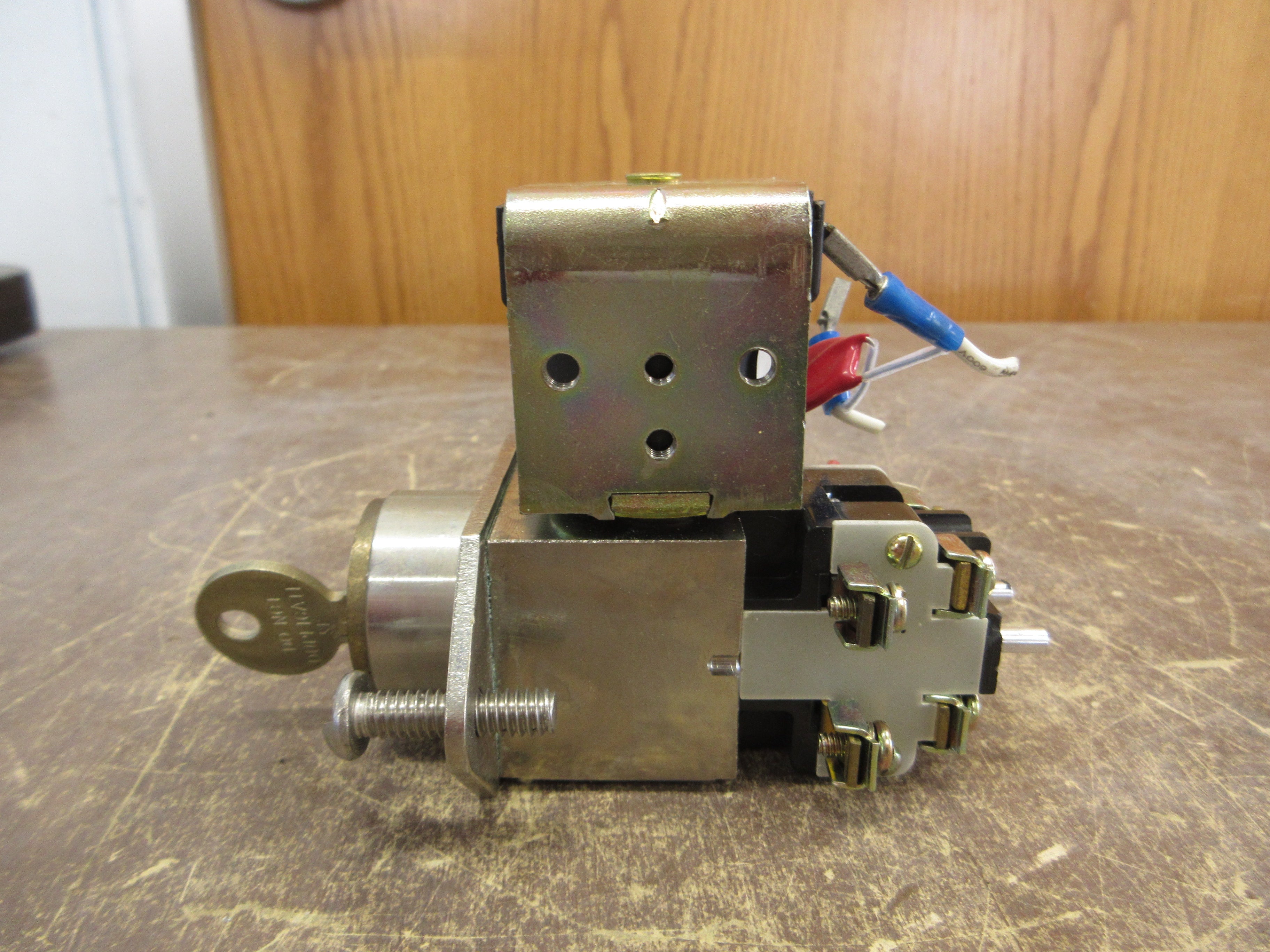 Superior Safety Interlock Switch S105840Y 120VAC Used