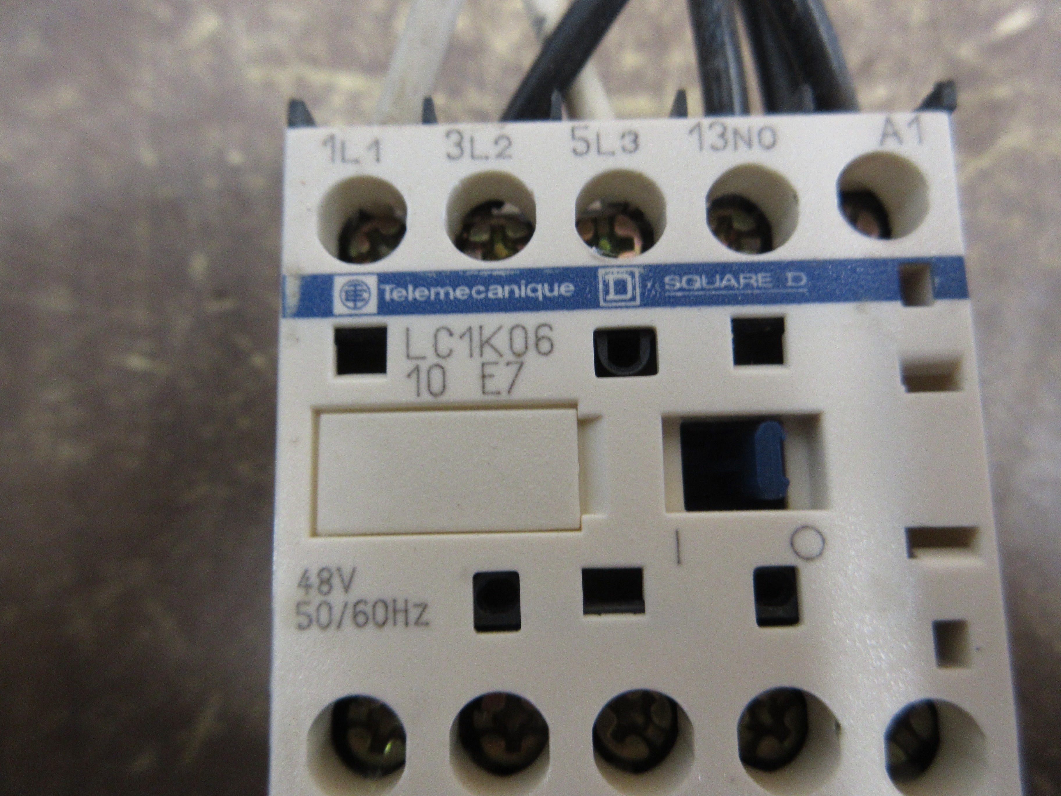 Square D Contactor LC1K06 10 E7 48V Coil w/ Aux Contact Block Used