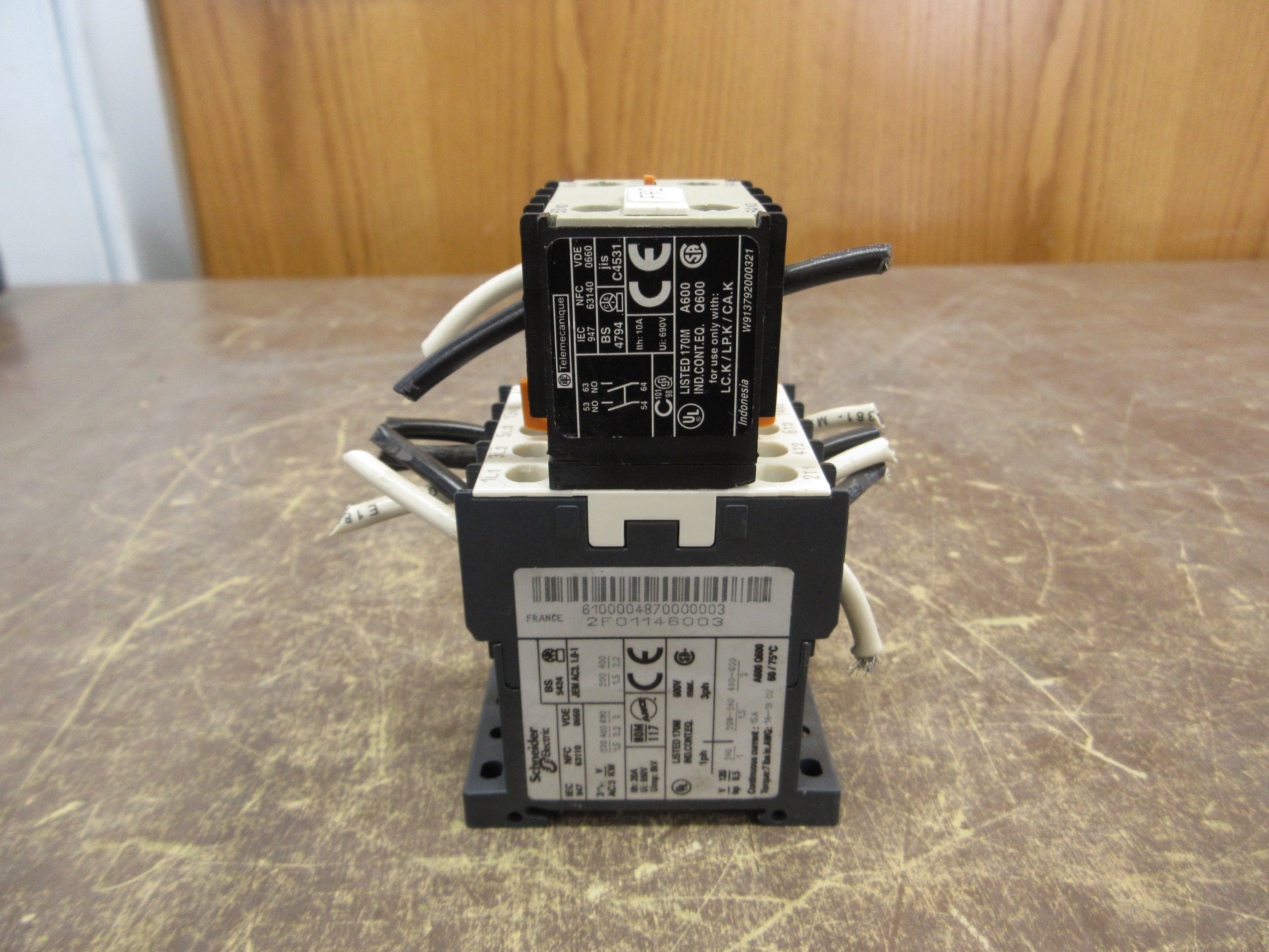 Square D Contactor LC1K06 10 E7 48V Coil w/ Aux Contact Block Used