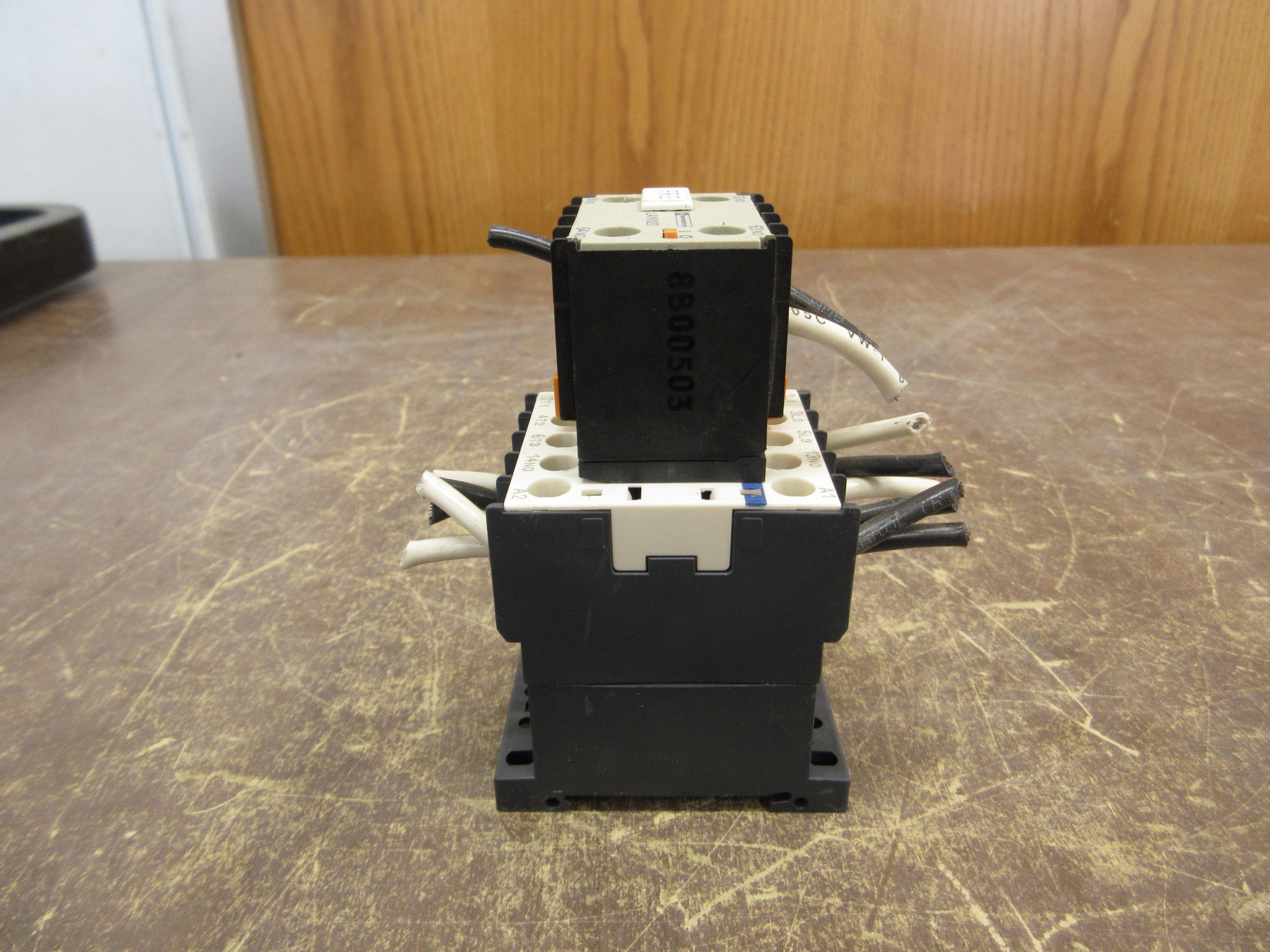 Square D Contactor LC1K06 10 E7 48V Coil w/ Aux Contact Block Used