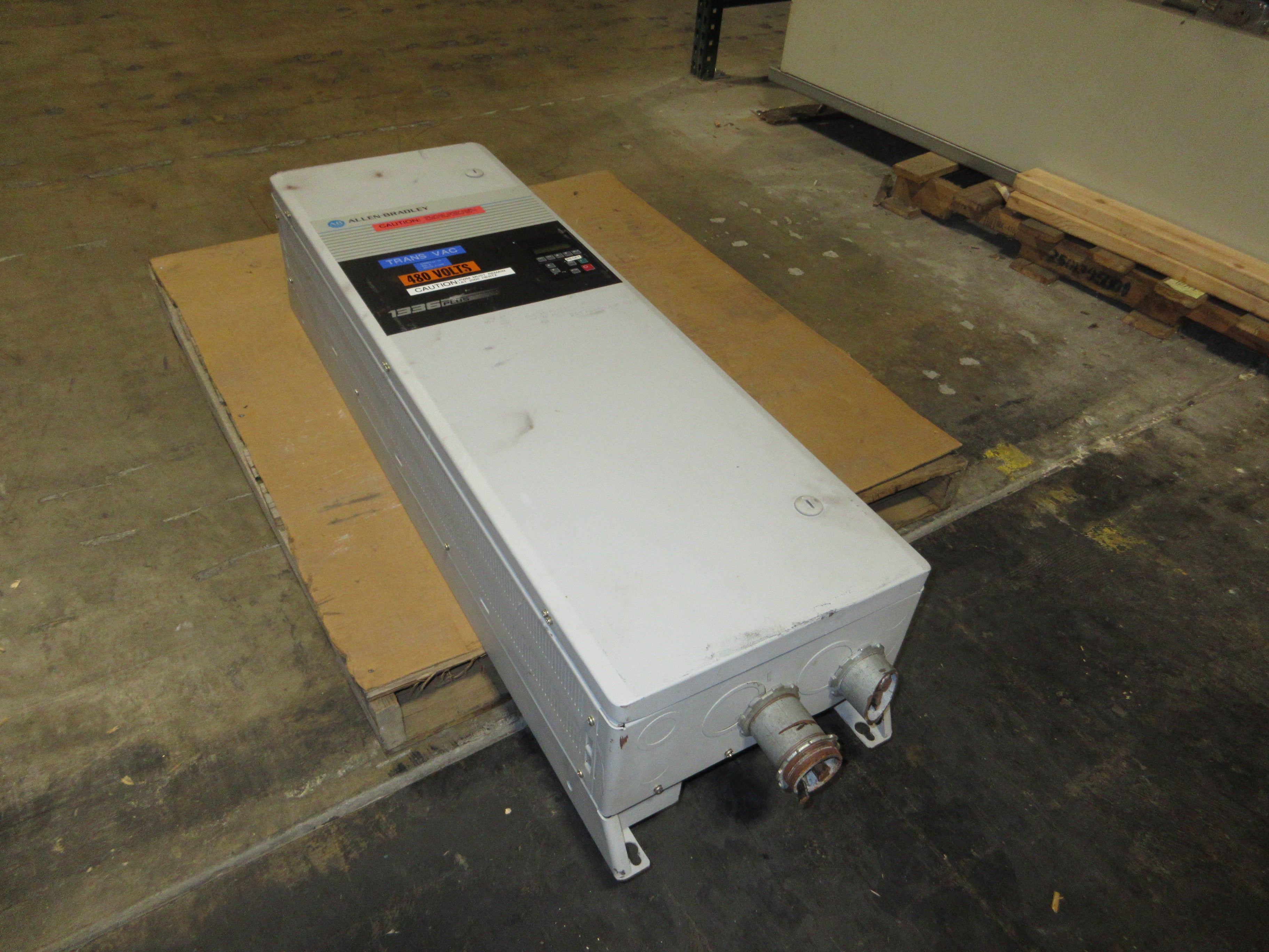 Allen-Bradley 1336 Plus AC Drive 1336S-B100-AA-EN-GM1-HA2-L6 100HP 3Ph w/ Keypad