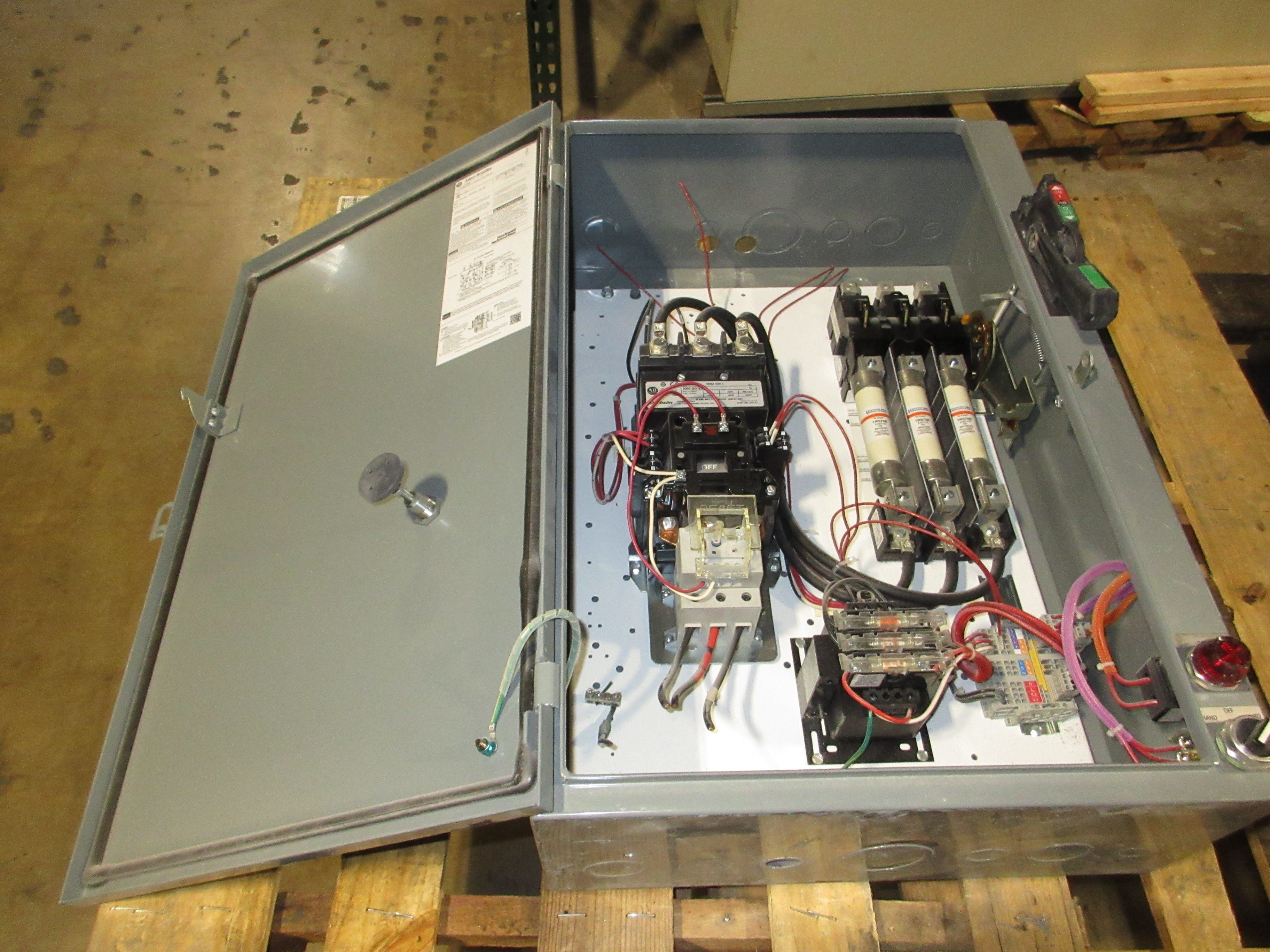 Allen-Bradley Fusible Size 3 Combination 512-DAB-A2L-3-4R-6P-26R-90011 120V Coil