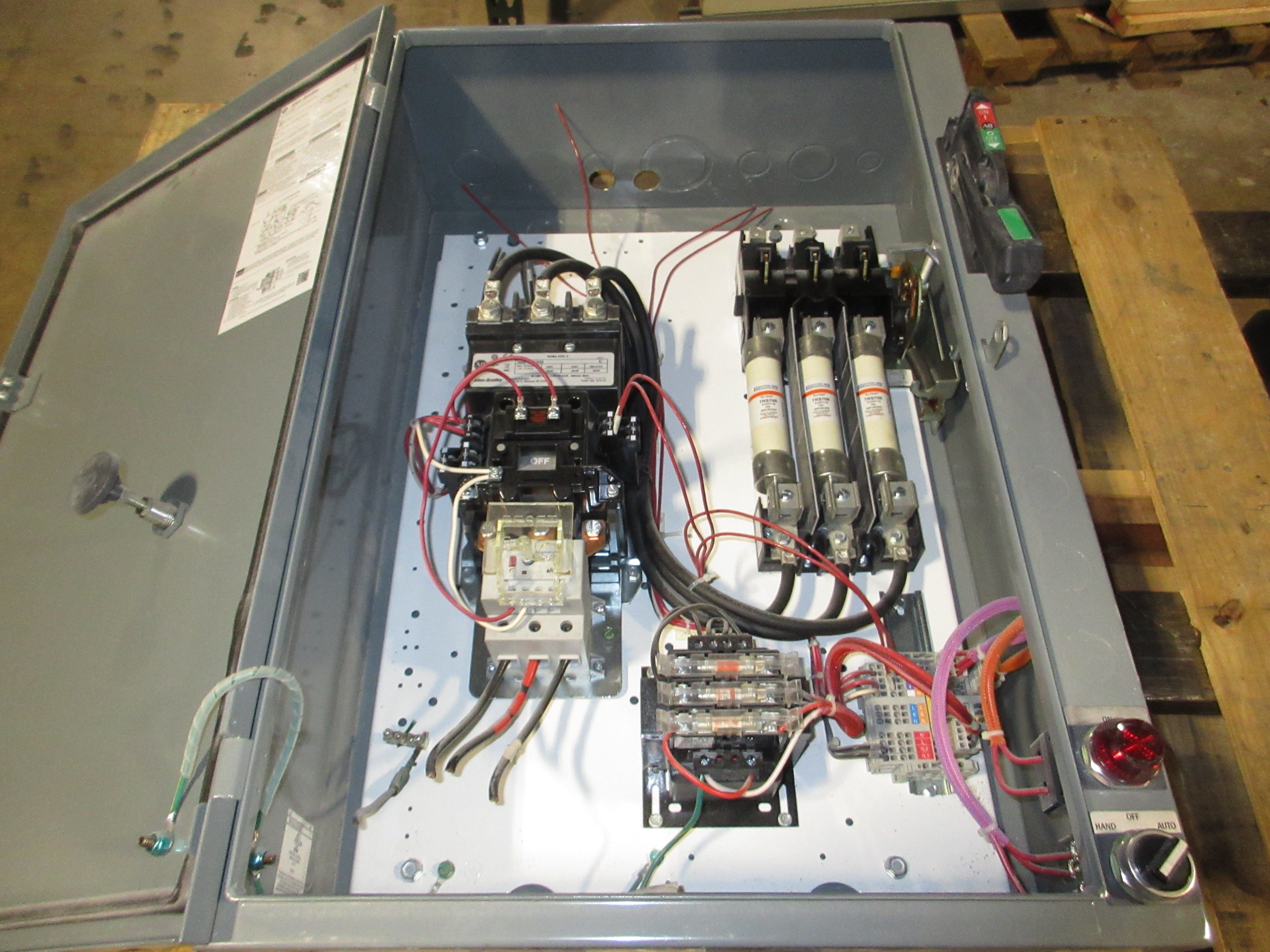 Allen-Bradley Fusible Size 3 Combination 512-DAB-A2L-3-4R-6P-26R-90011 120V Coil