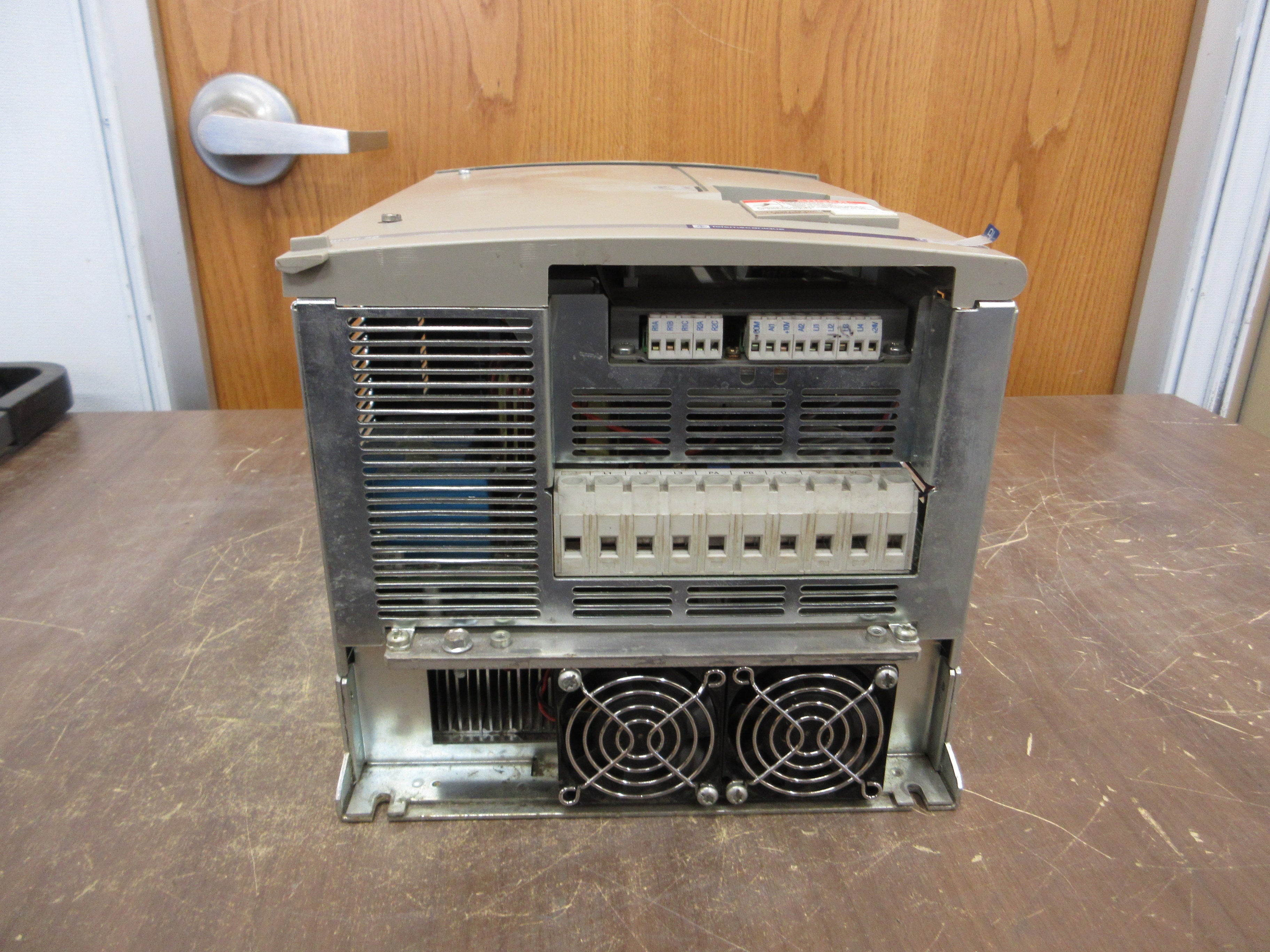 Square D Altivar 58 AC Drive ATV58HD16N4Z 15HP *No Keypad* *Chipped Cover* Used