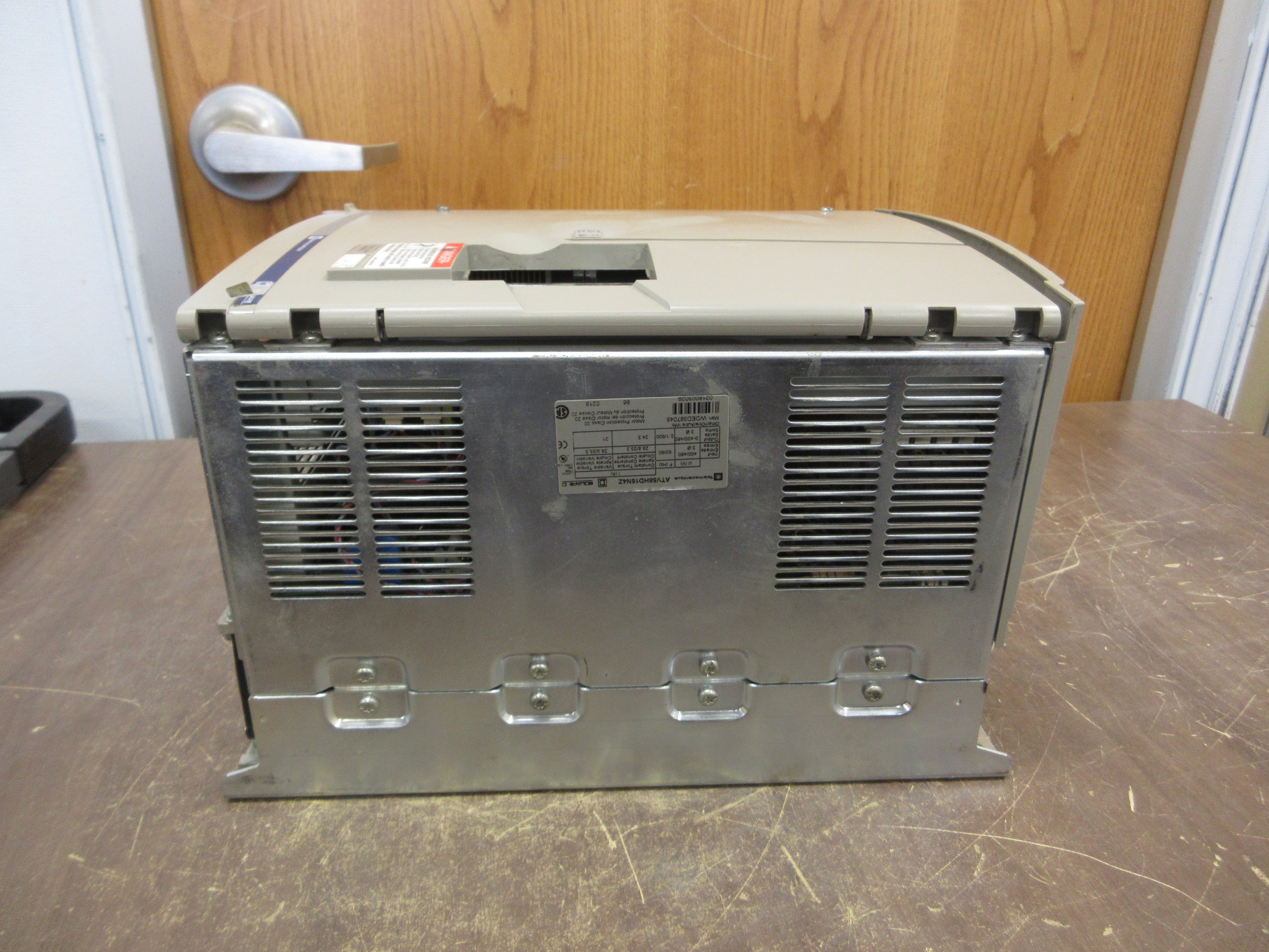 Square D Altivar 58 AC Drive ATV58HD16N4Z 15HP *No Keypad* *Chipped Cover* Used