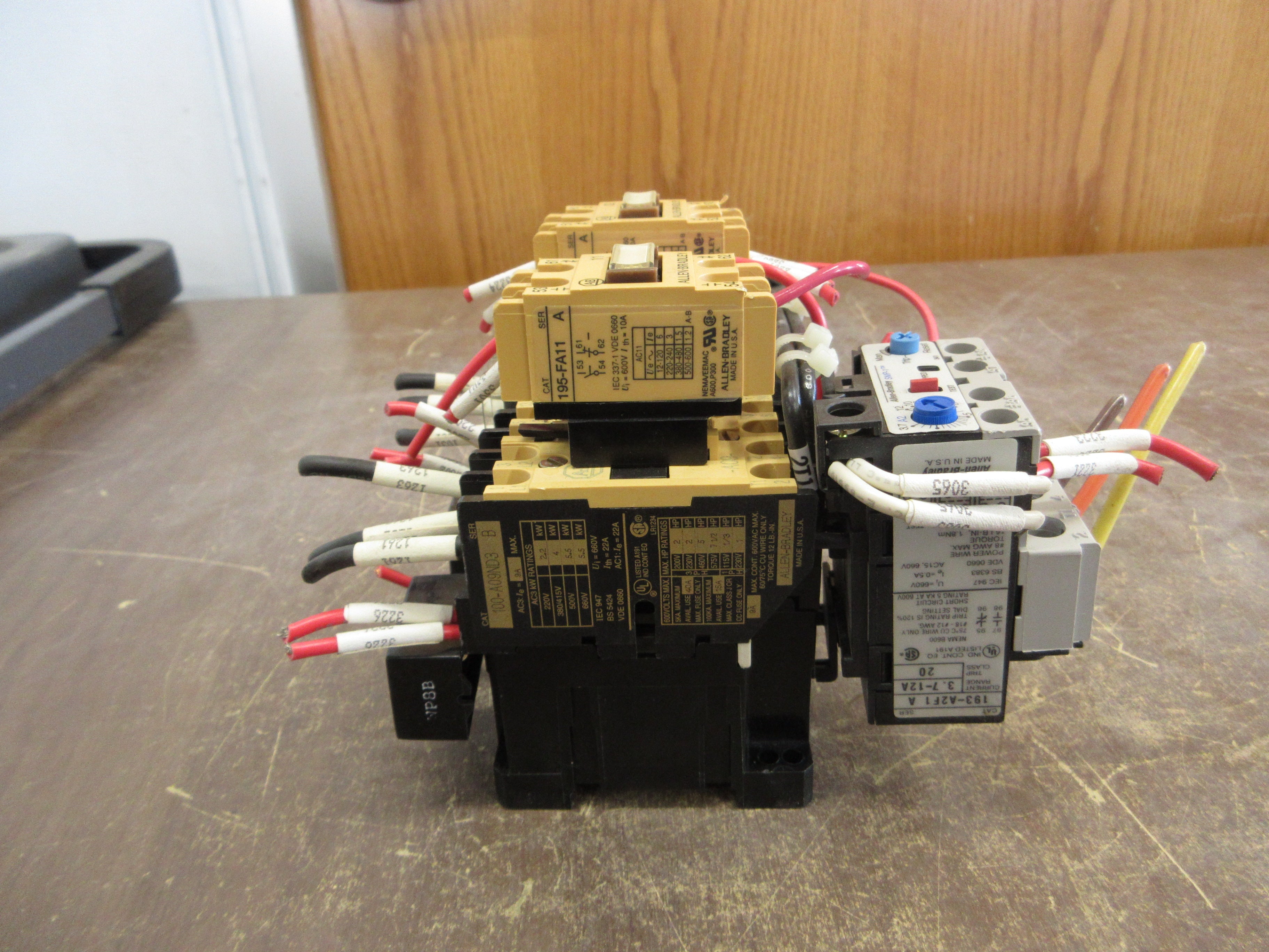 Allen-Bradley Reversing Starter 100-A09ND3 / 193-A2F1 120V Coil Trip: 3.7-12A