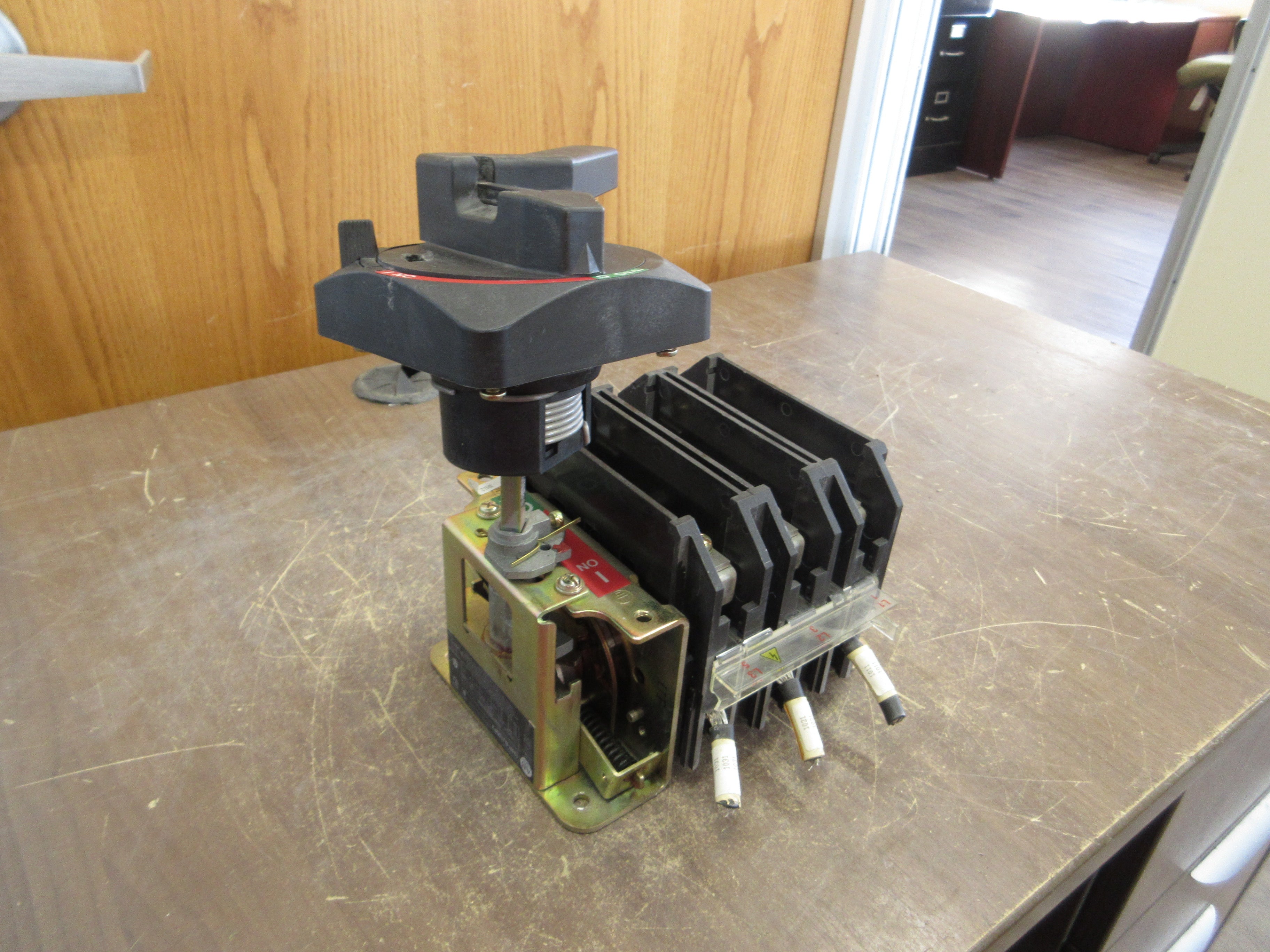 Allen-Bradley Fusible Disconnect Switch 194R-NJ100P3 Ser. B 100A 600V 3P Used