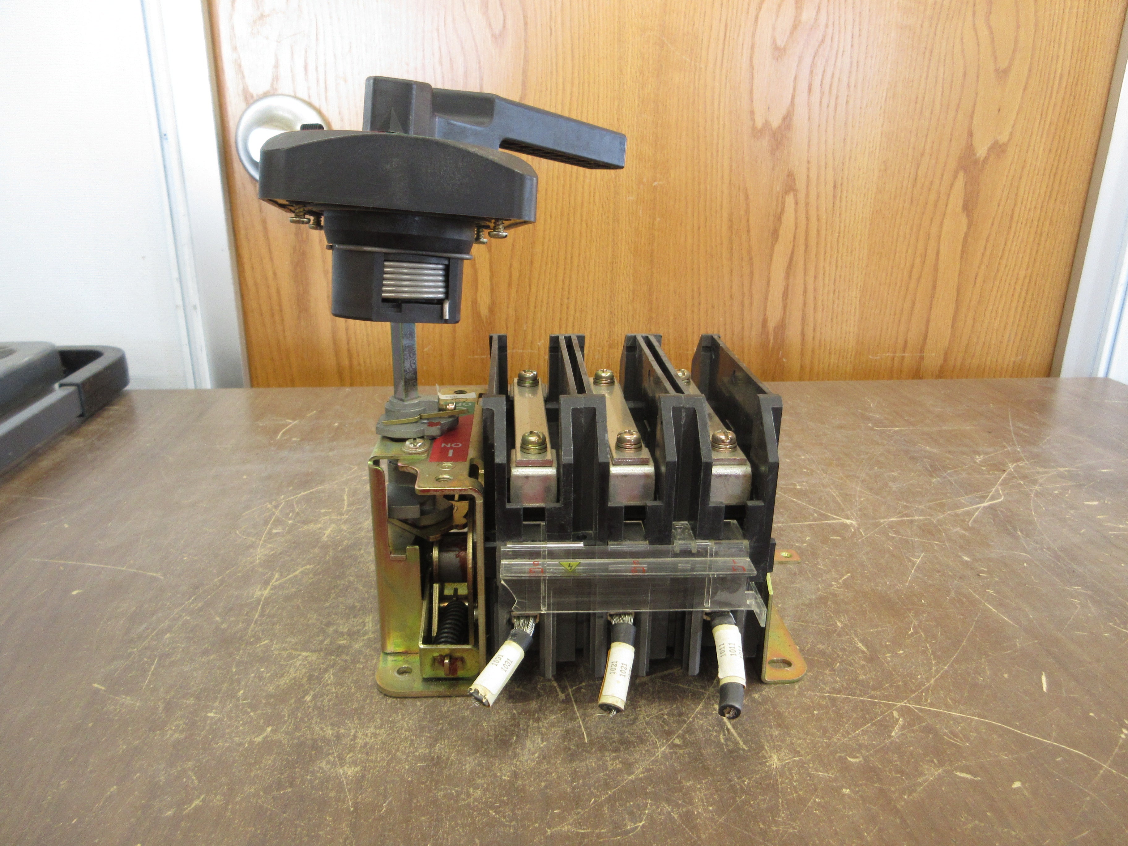 Allen-Bradley Fusible Disconnect Switch 194R-NJ100P3 Ser. B 100A 600V 3P Used