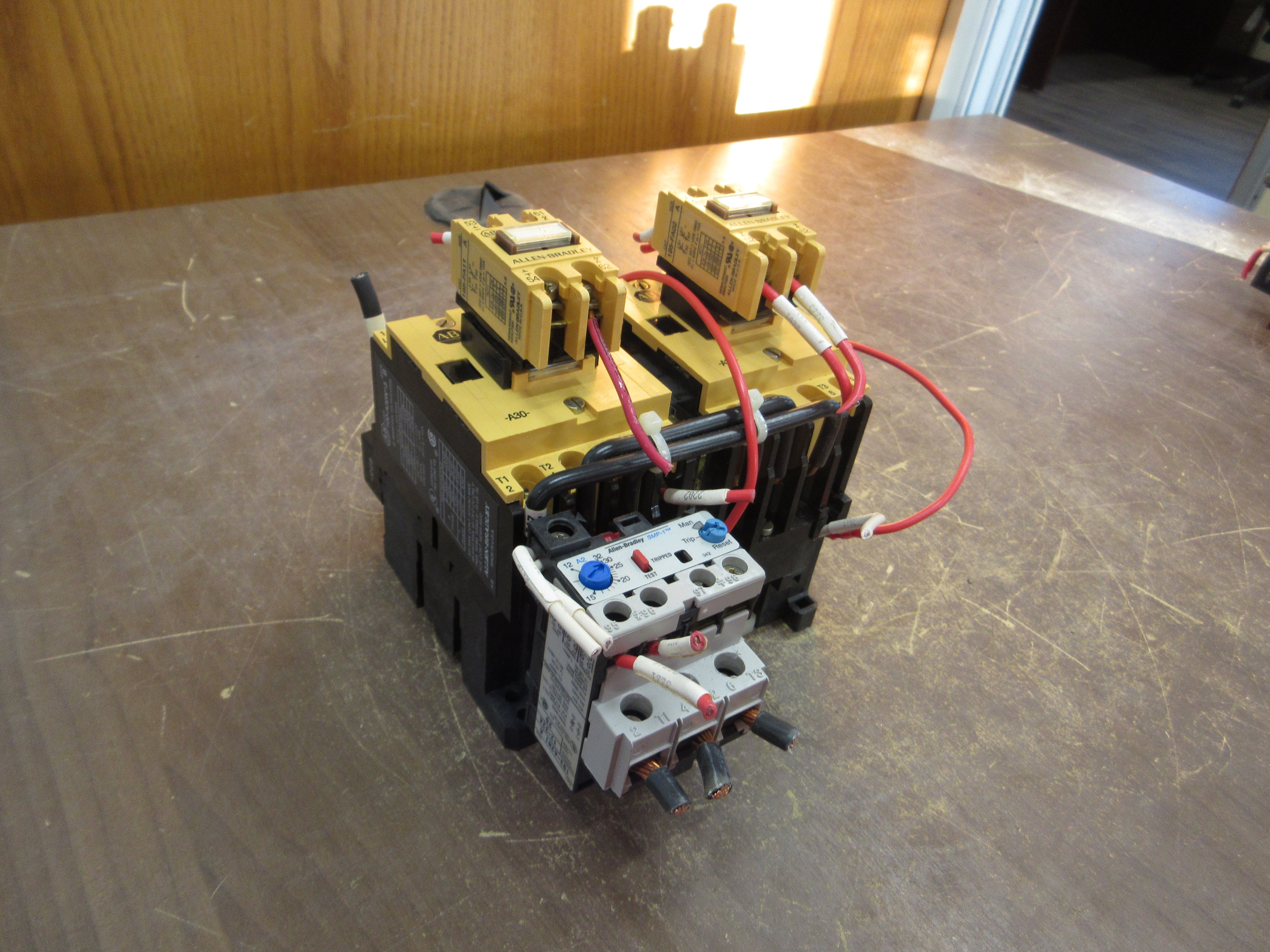Allen-Bradley Reversing Starter 100-A30N*3 / 193-A2H1 120V Coil Trip: 12-32A