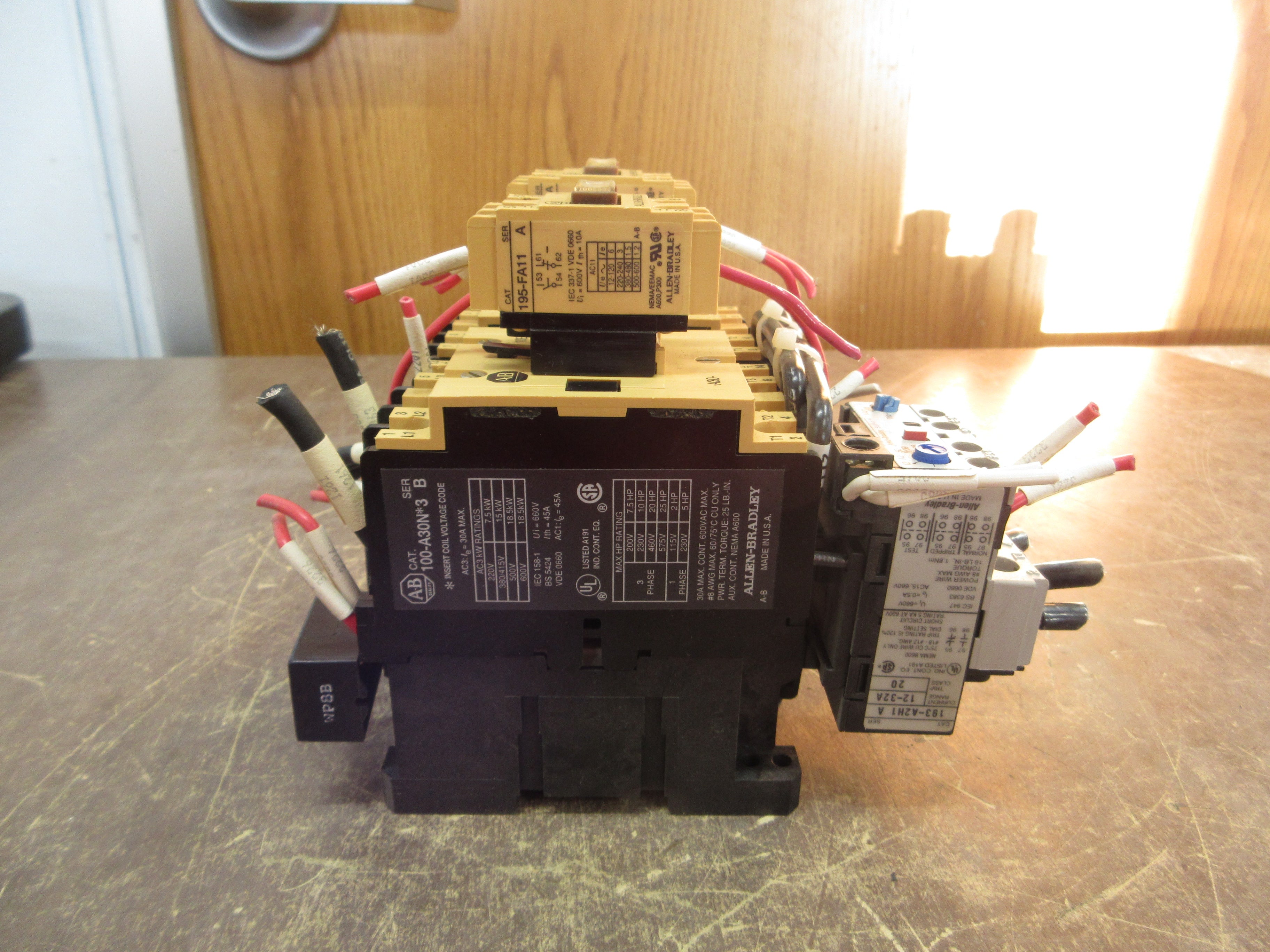 Allen-Bradley Reversing Starter 100-A30N*3 / 193-A2H1 120V Coil Trip: 12-32A