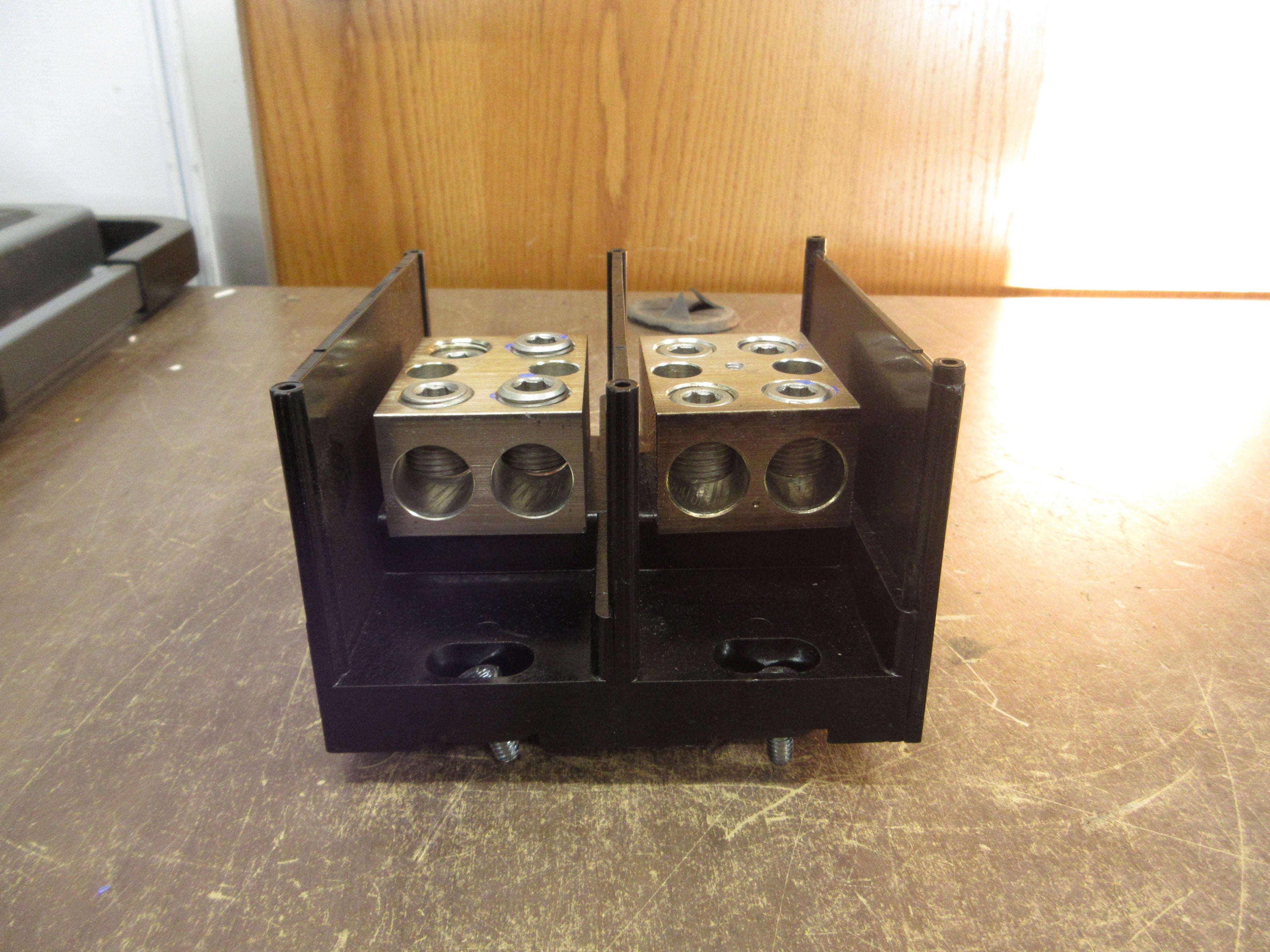 Ferraz Shawmut Power Distribution Block 69092 2P 600V Line: 500-#4 Load: 500-#4