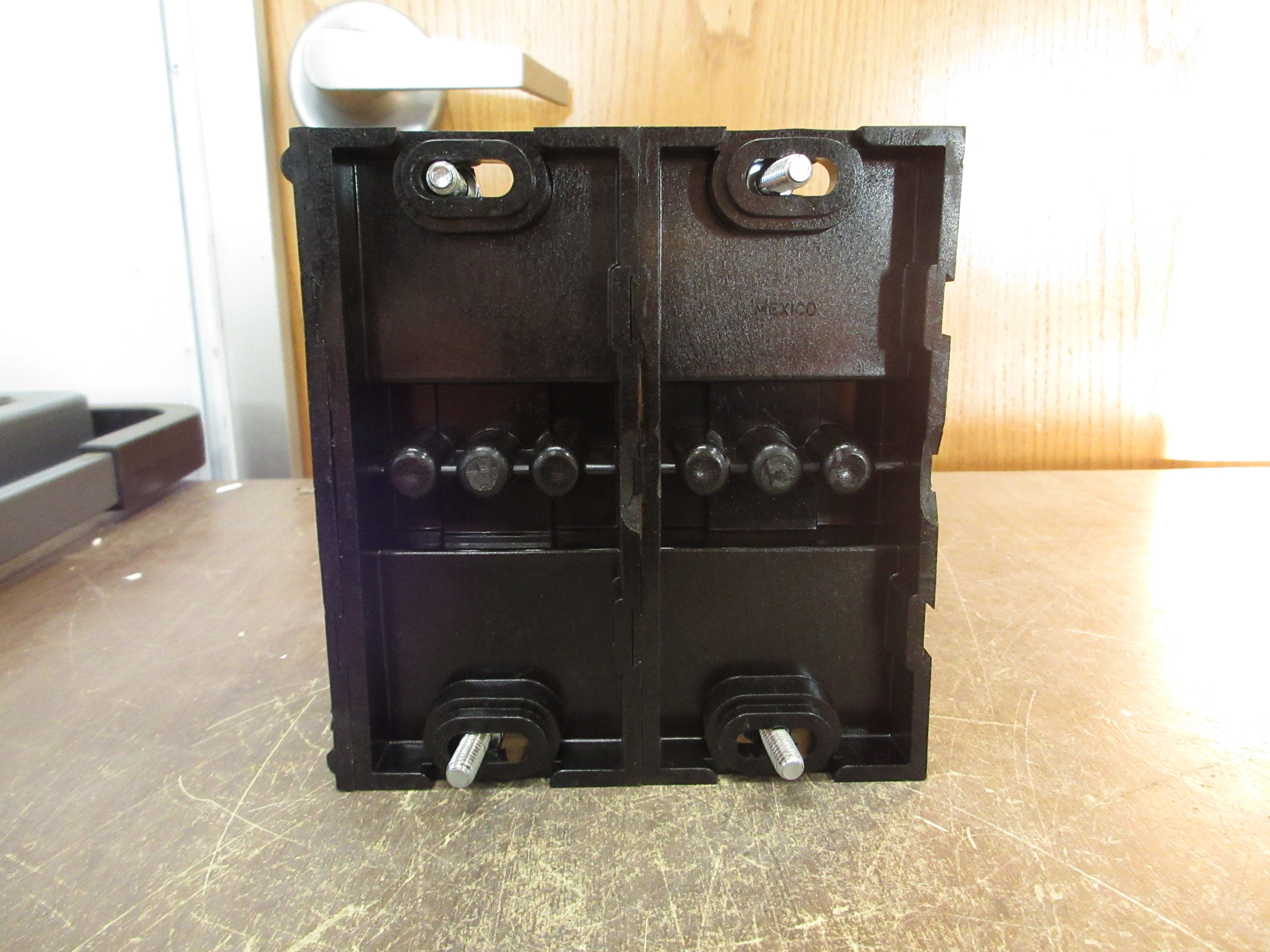 Ferraz Shawmut Power Distribution Block 69092 2P 600V Line: 500-#4 Load: 500-#4