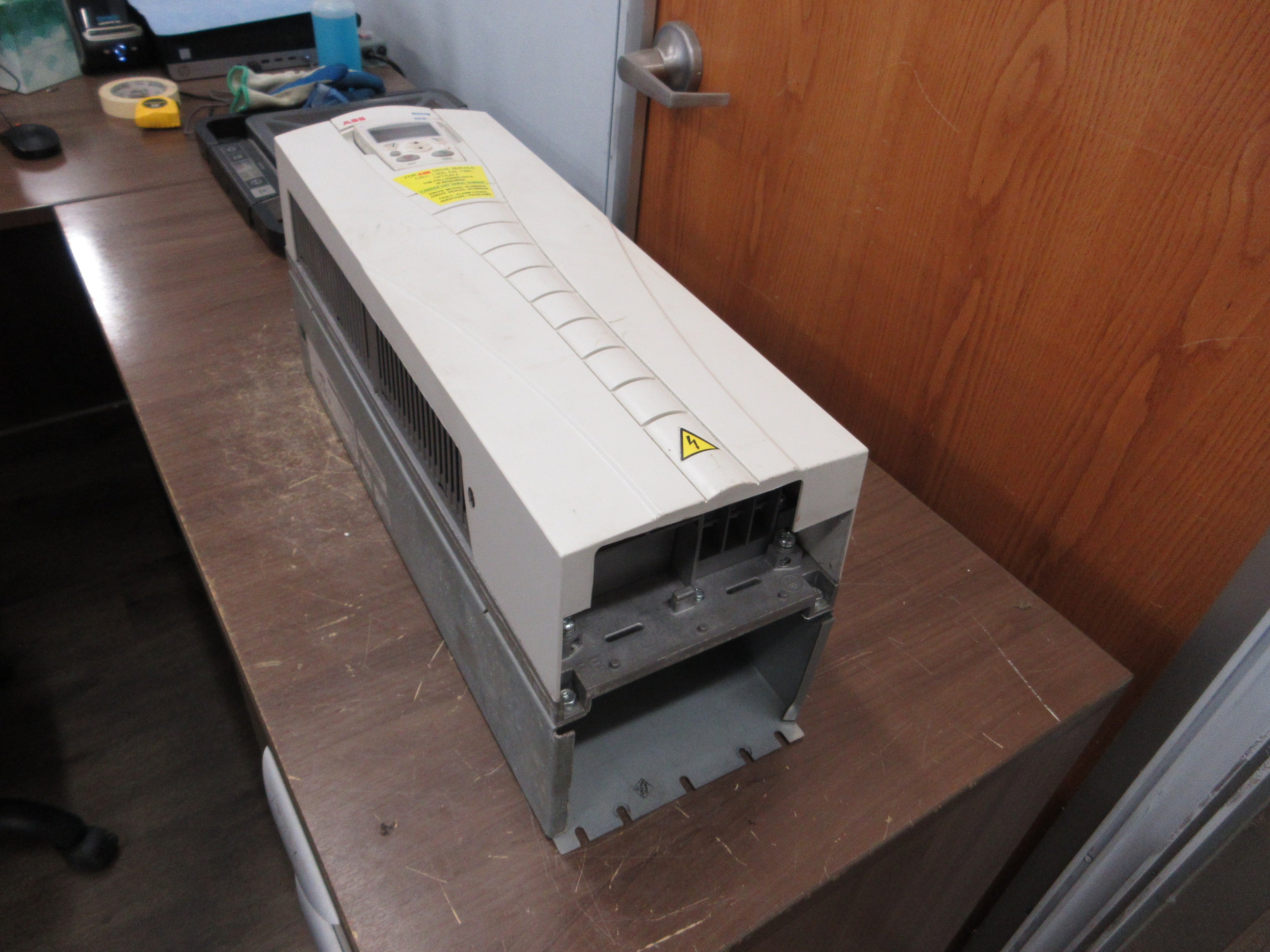 ABB ACH550 AC Drive ACH550-CARUH-059A-4+N2006 40HP 3Ph w/ Keypad Used