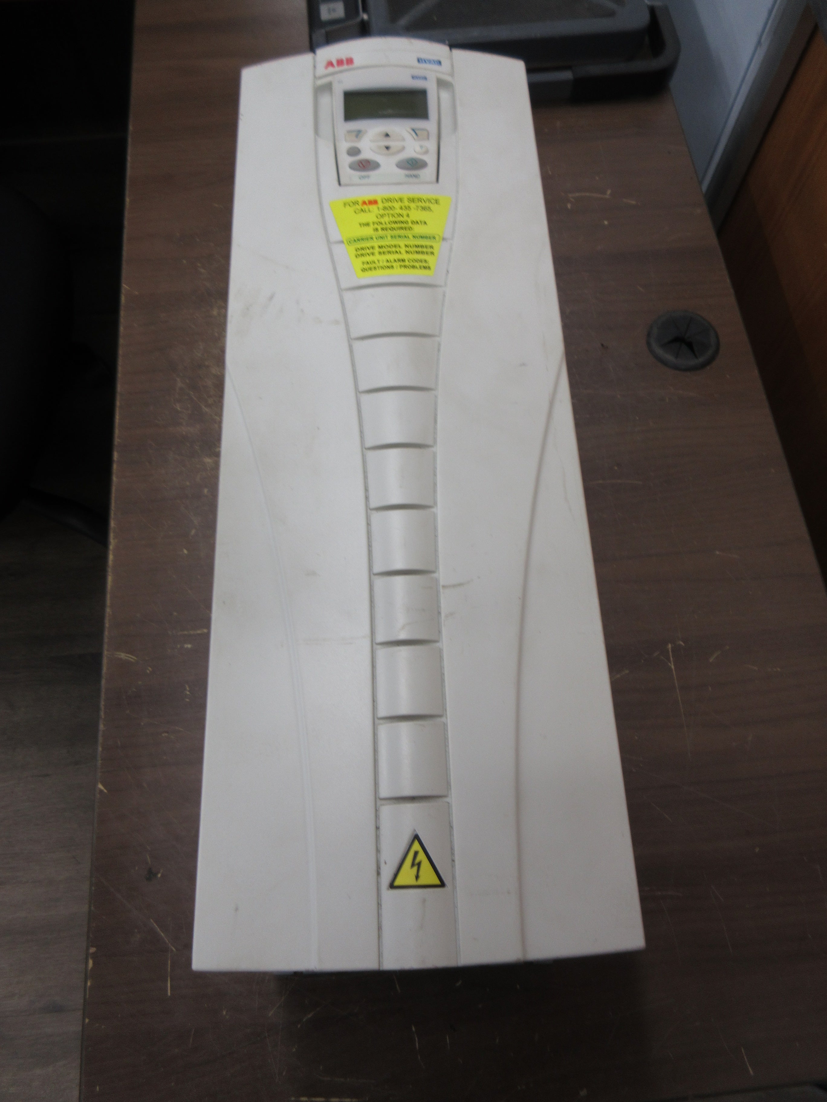 ABB ACH550 AC Drive ACH550-CARUH-059A-4+N2006 40HP 3Ph w/ Keypad Used