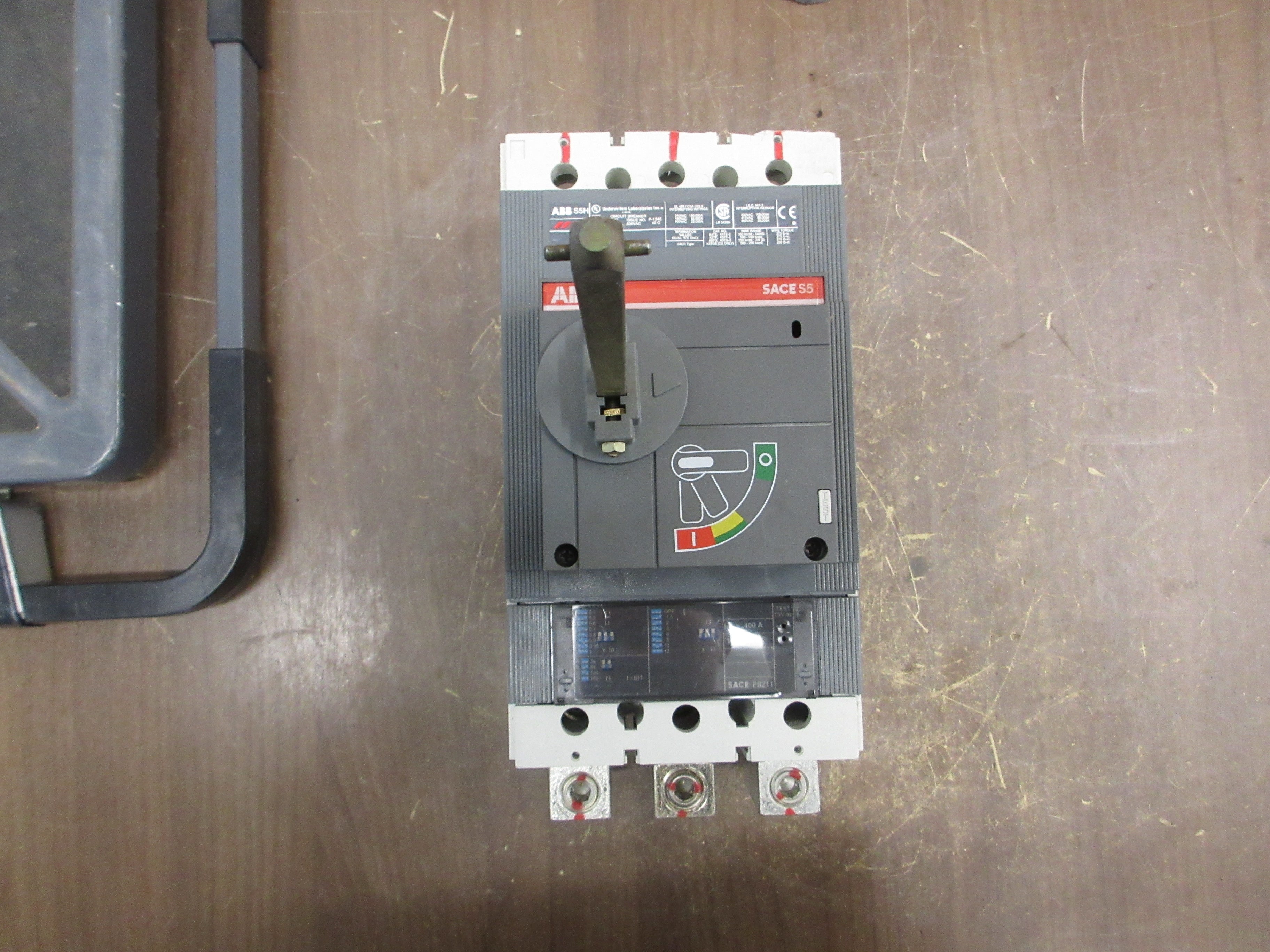 ABB SACE S5H Breaker Disconnect S5H-PR211 400A 600V 3P w/ Aux Switch *No Handle*