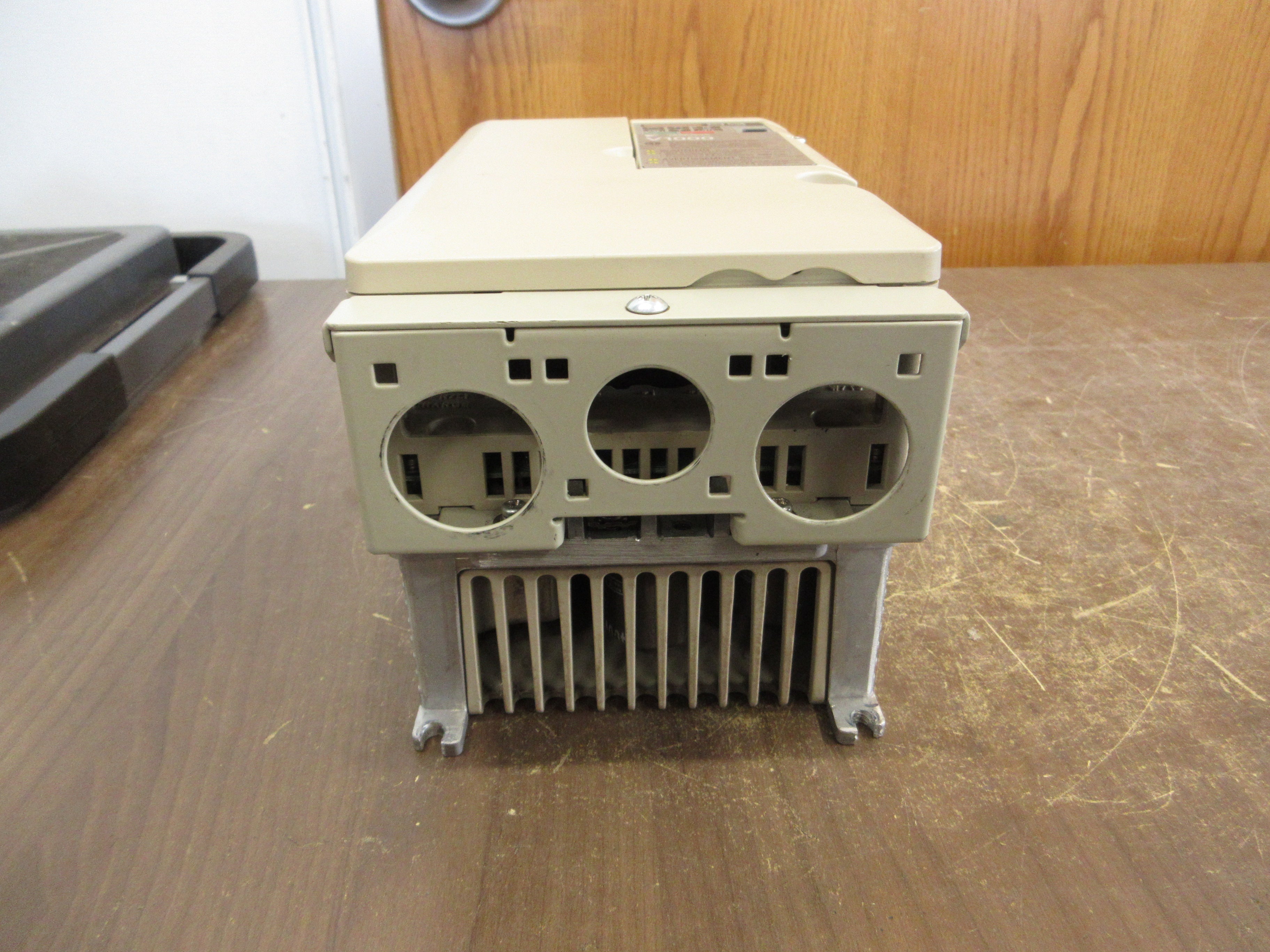 Yaskawa V1000 AC Drive CIMR-VU4A0018FAA 10HP Rev. D 3Ph Used