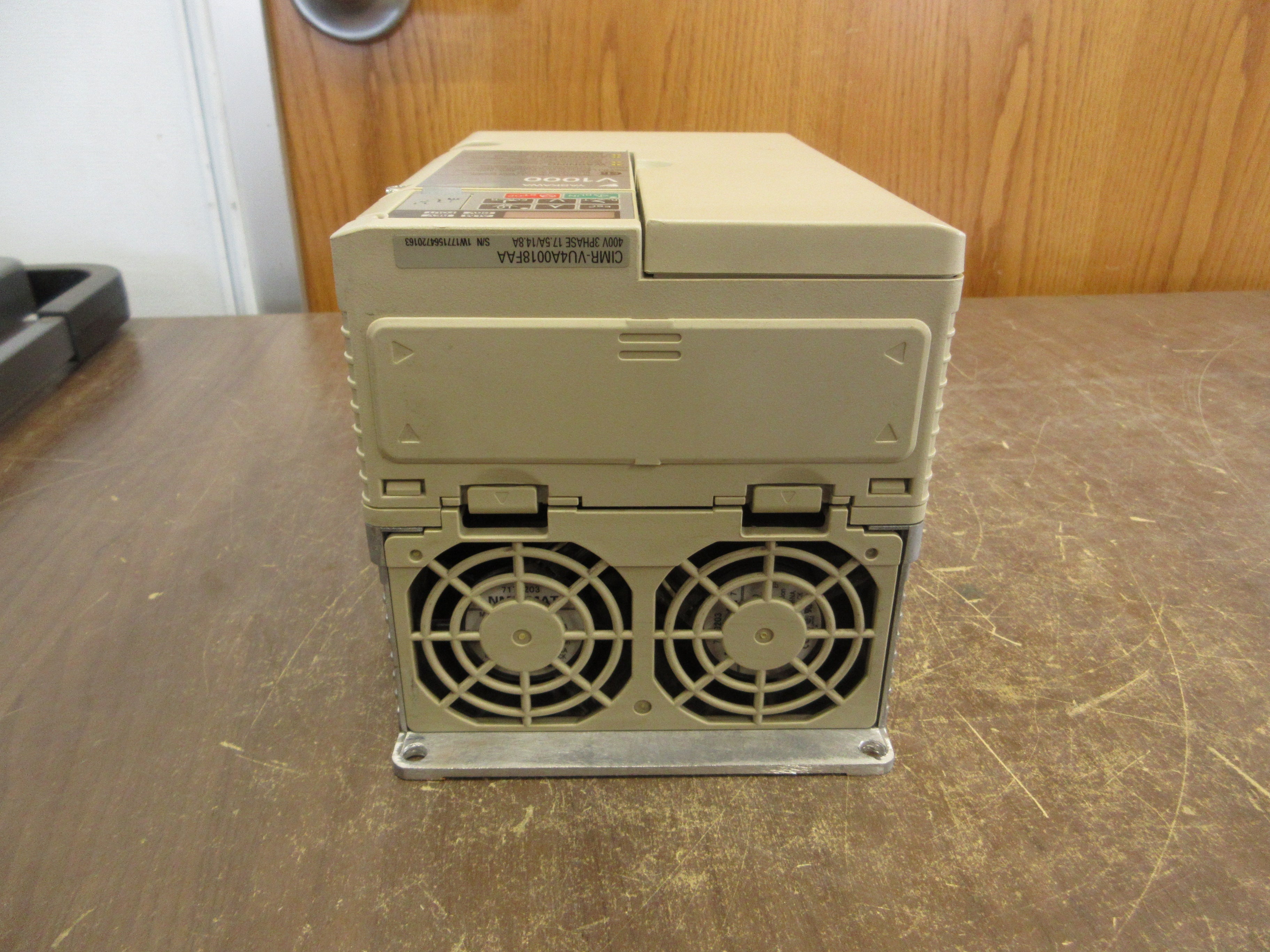 Yaskawa V1000 AC Drive CIMR-VU4A0018FAA 10HP Rev. D 3Ph Used