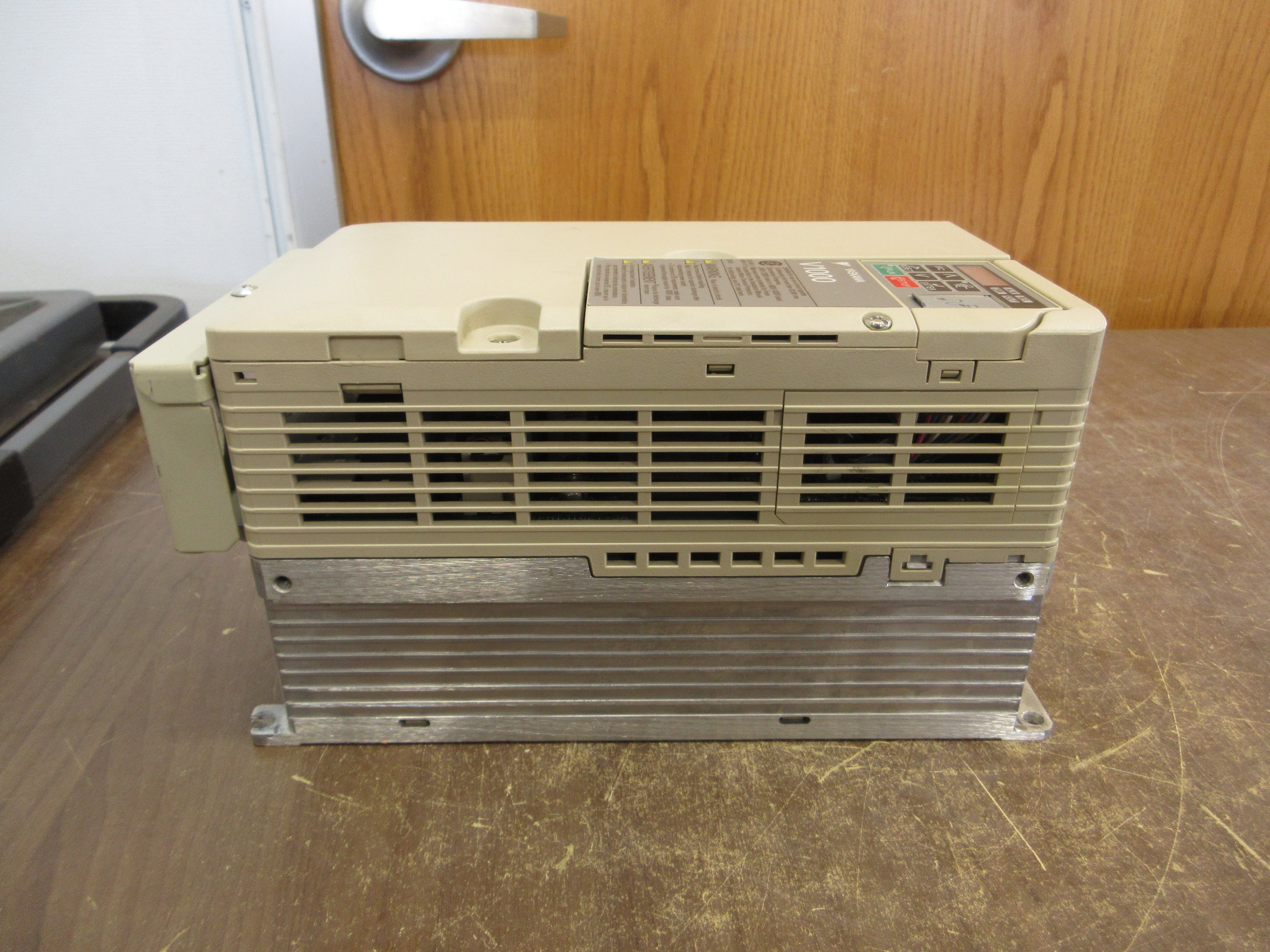 Yaskawa V1000 AC Drive CIMR-VU4A0018FAA 10HP Rev. D 3Ph Used