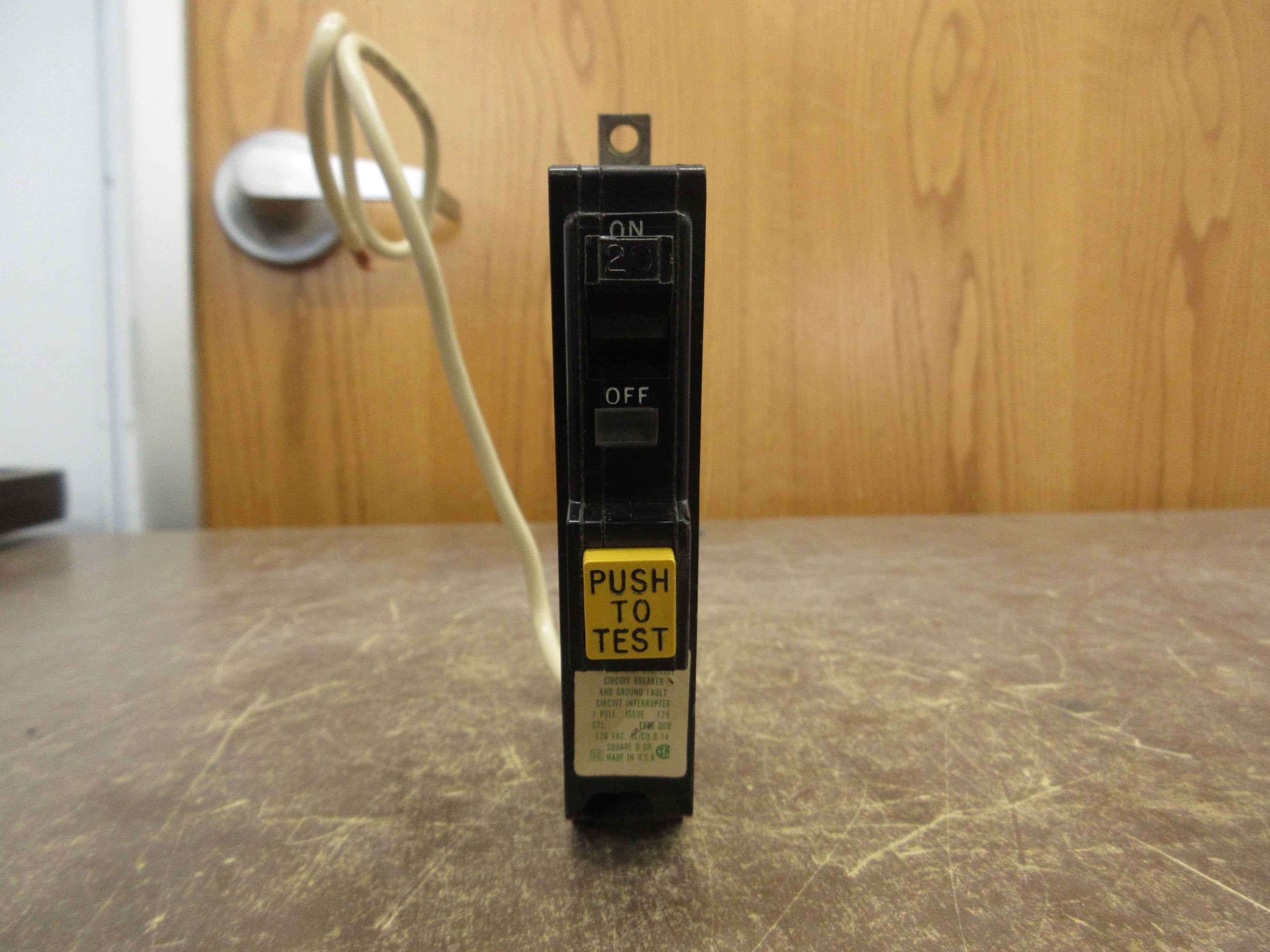 Square D Bolt-On Circuit Breaker QOB120GFI 20A 120V 1P w/ GFI *Missing Screw*