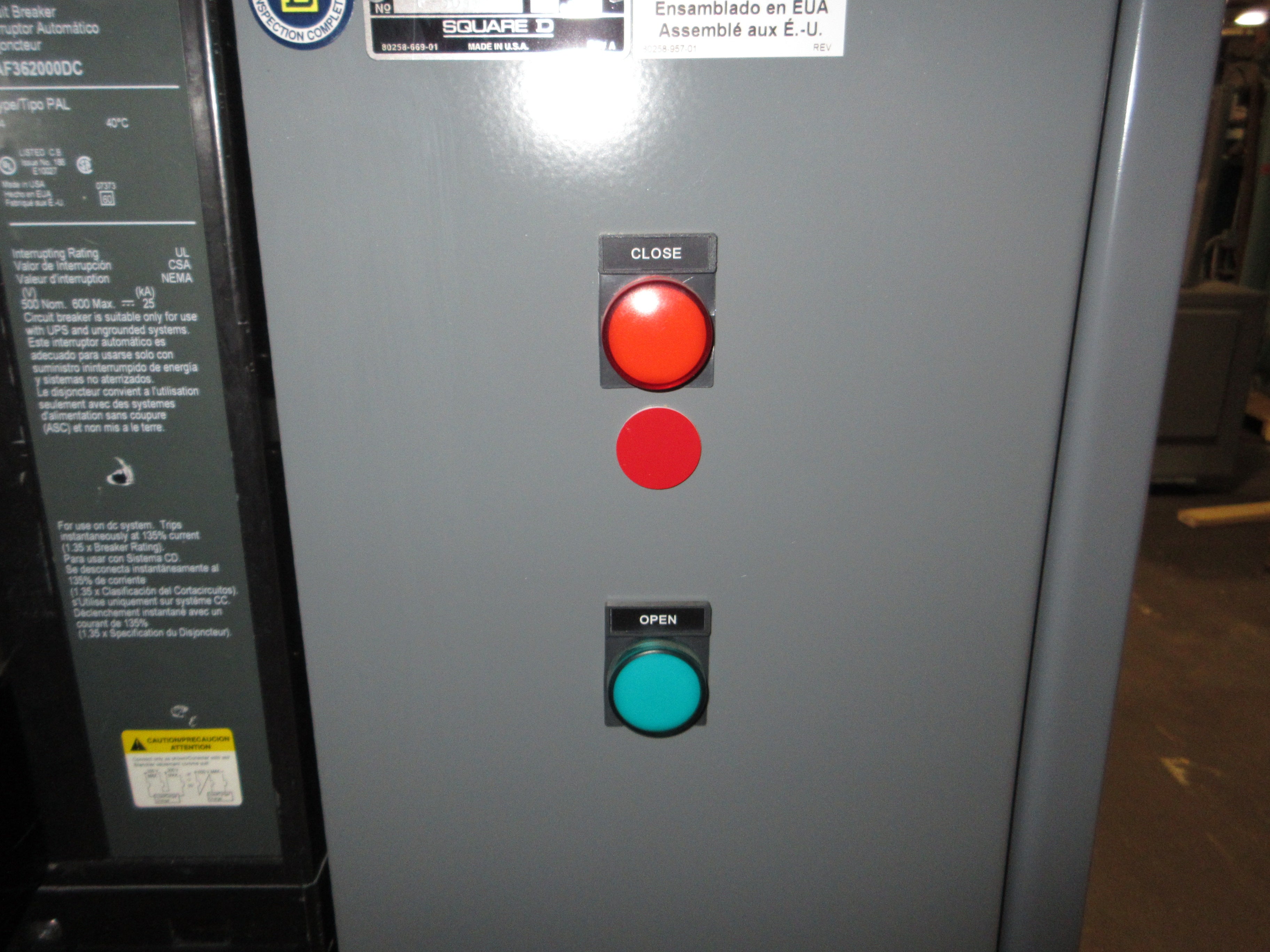 Square D Enclosed DC Circuit Breaker 23450940-001 2000A 500VDC Used