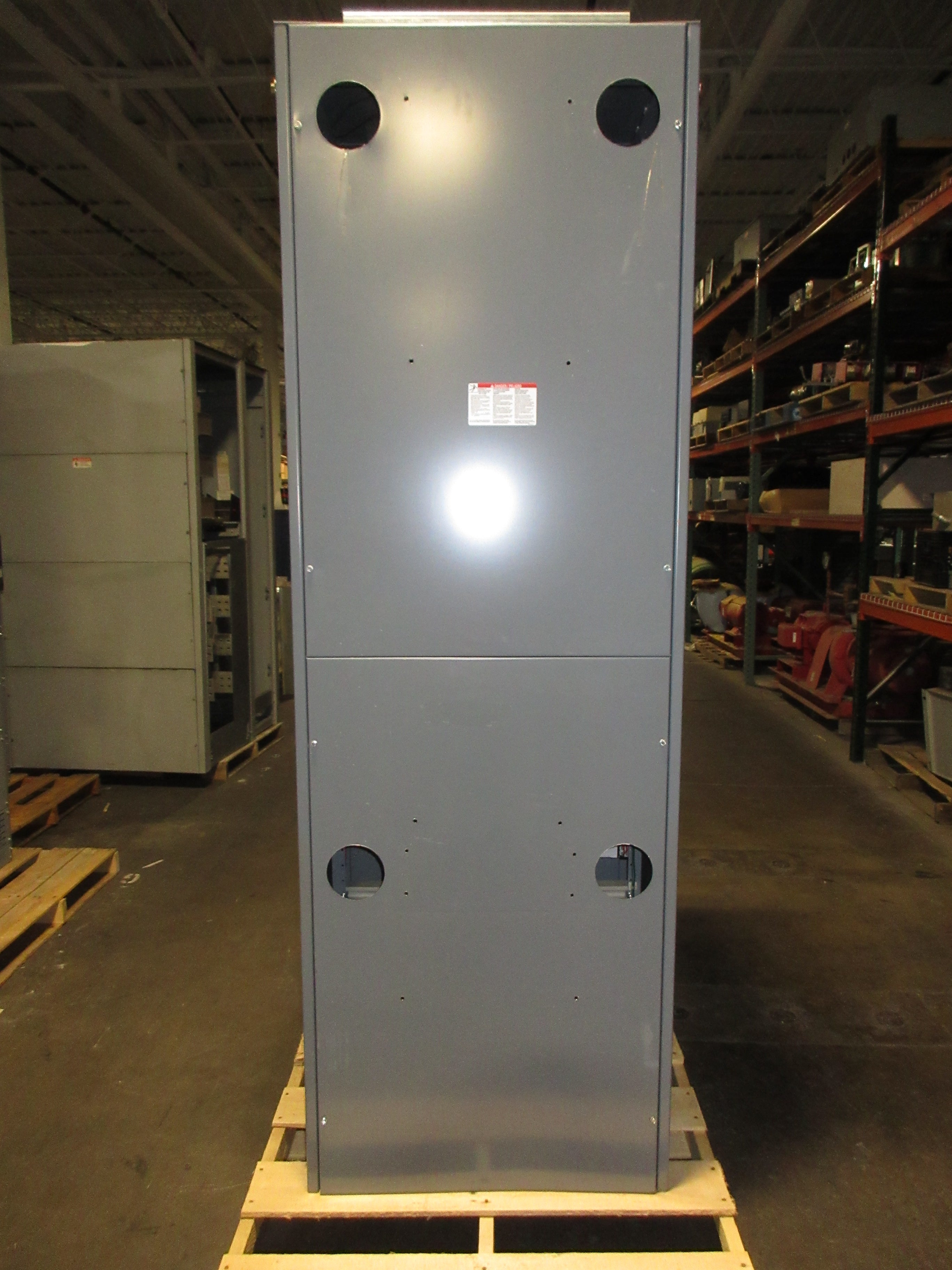 Square D Enclosed DC Circuit Breaker 23450940-001 2000A 500VDC Used