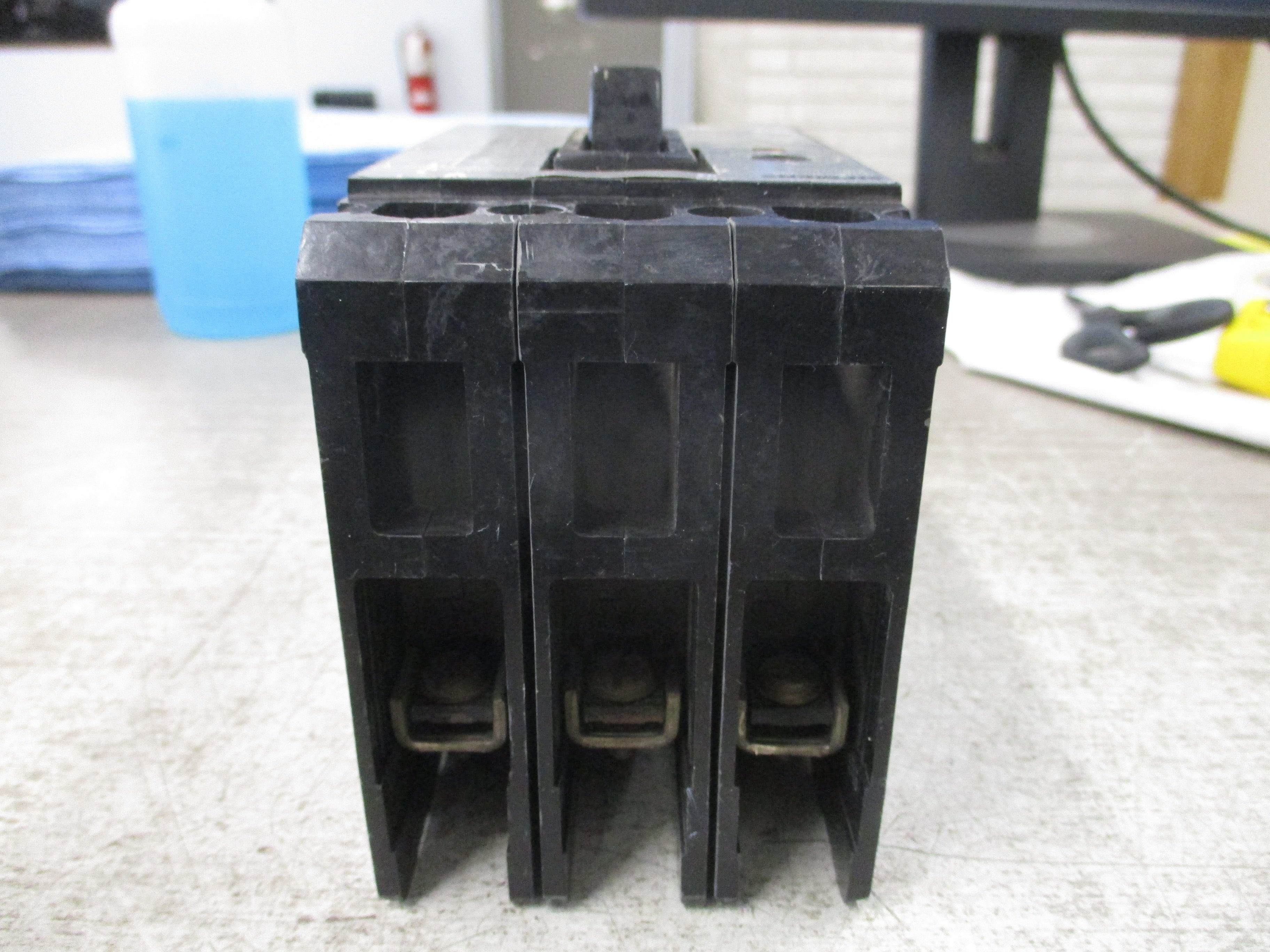 Siemens Circuit Breaker ED63A025 25A 600V 3P  W/Lugs Used